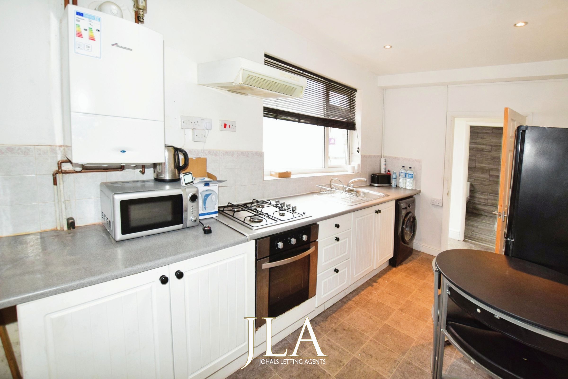 4 bed terraced house to rent in Barclay Street, Leicester  - Property Image 3