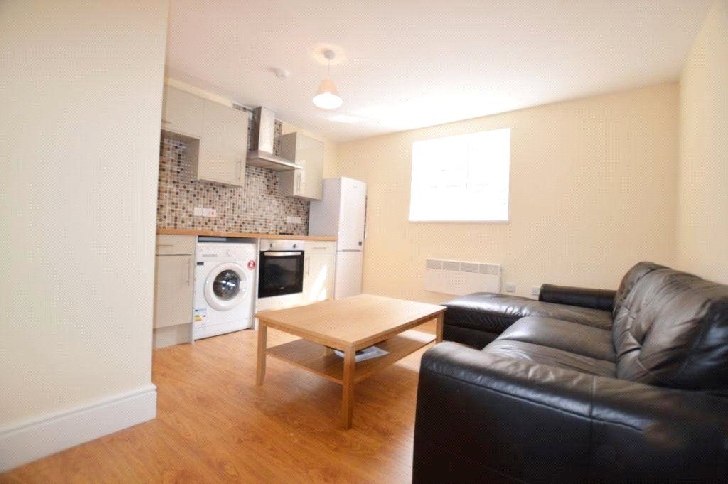 4 bed terraced house to rent in Welford Road, Leicester - Property Image 1