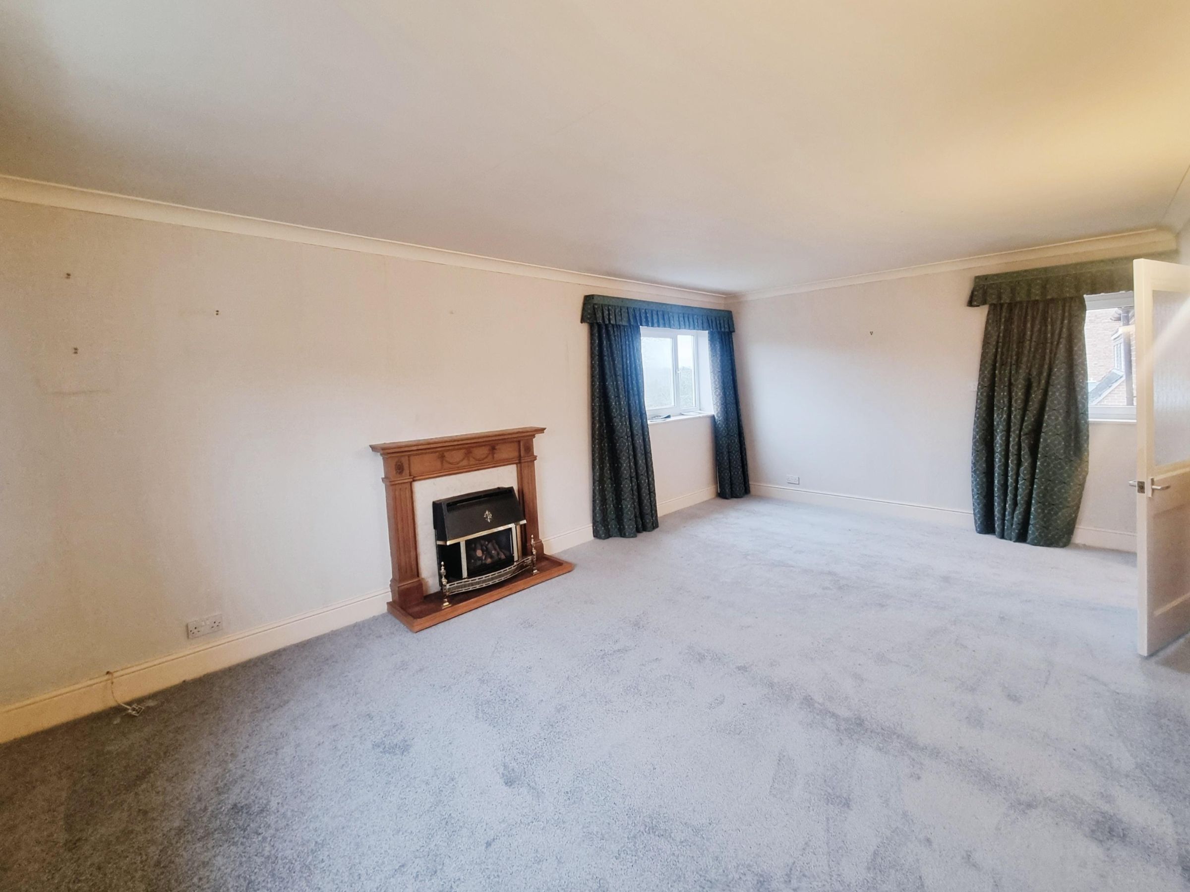4 bed flat to rent in Main Street, Coalville 1