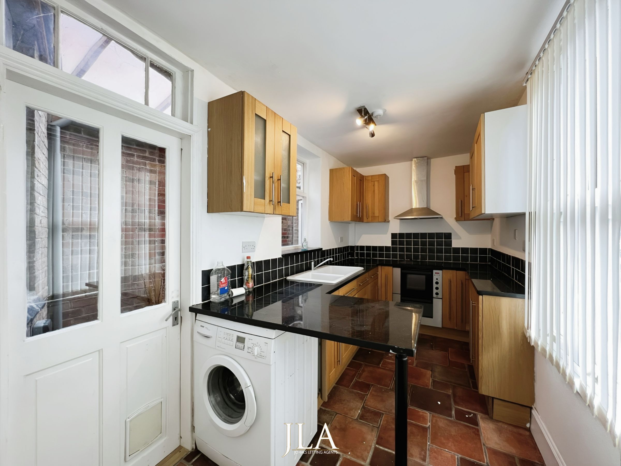 5 bed semi-detached house to rent in Lansdowne Road, Leicester  - Property Image 3