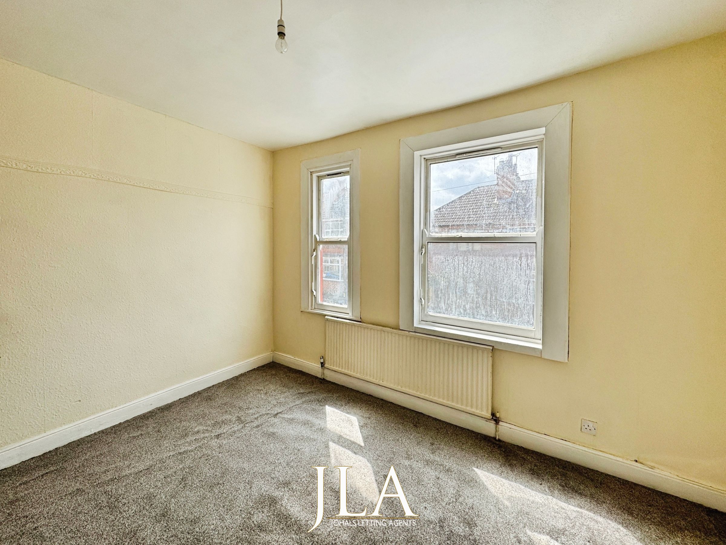 2 bed terraced house to rent in Richmond Road, Leicester 1