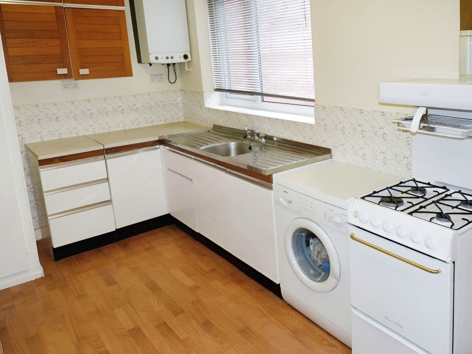 3 bed semi-detached house to rent in Roseway, Leicester  - Property Image 2