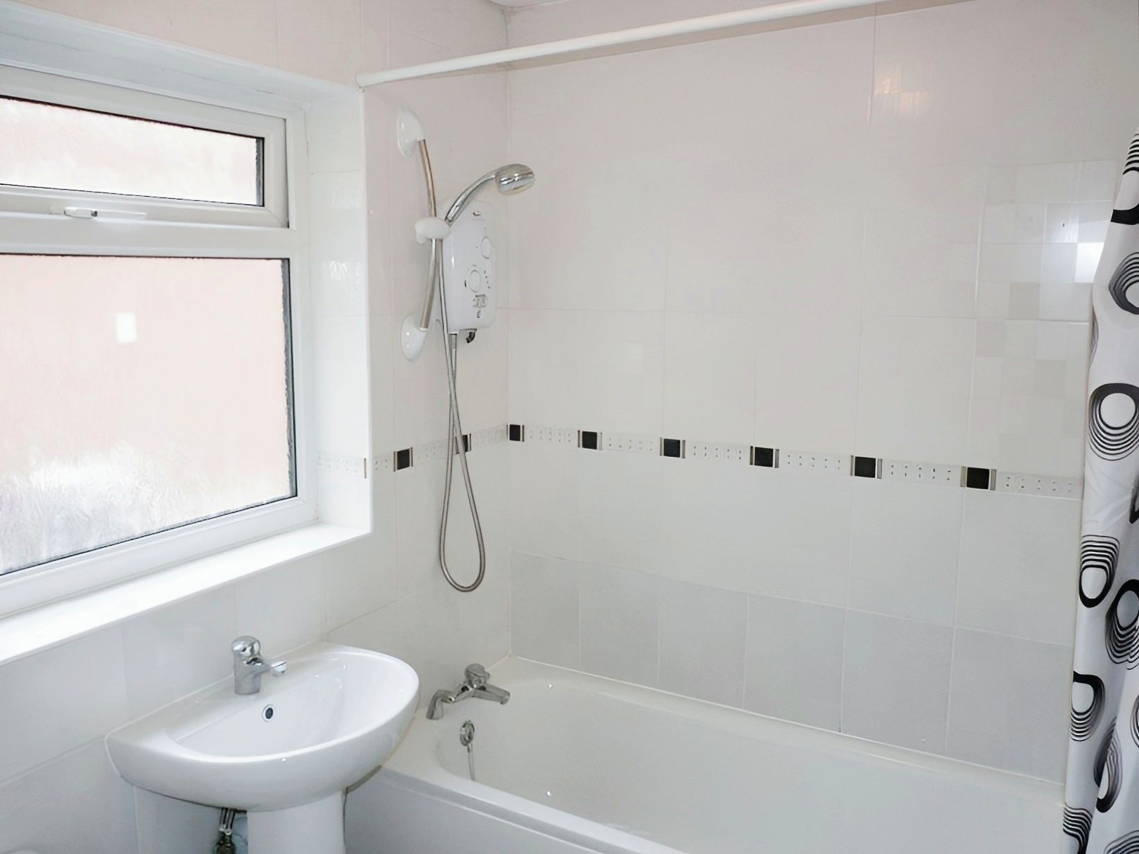 3 bed semi-detached house to rent in Roseway, Leicester  - Property Image 4