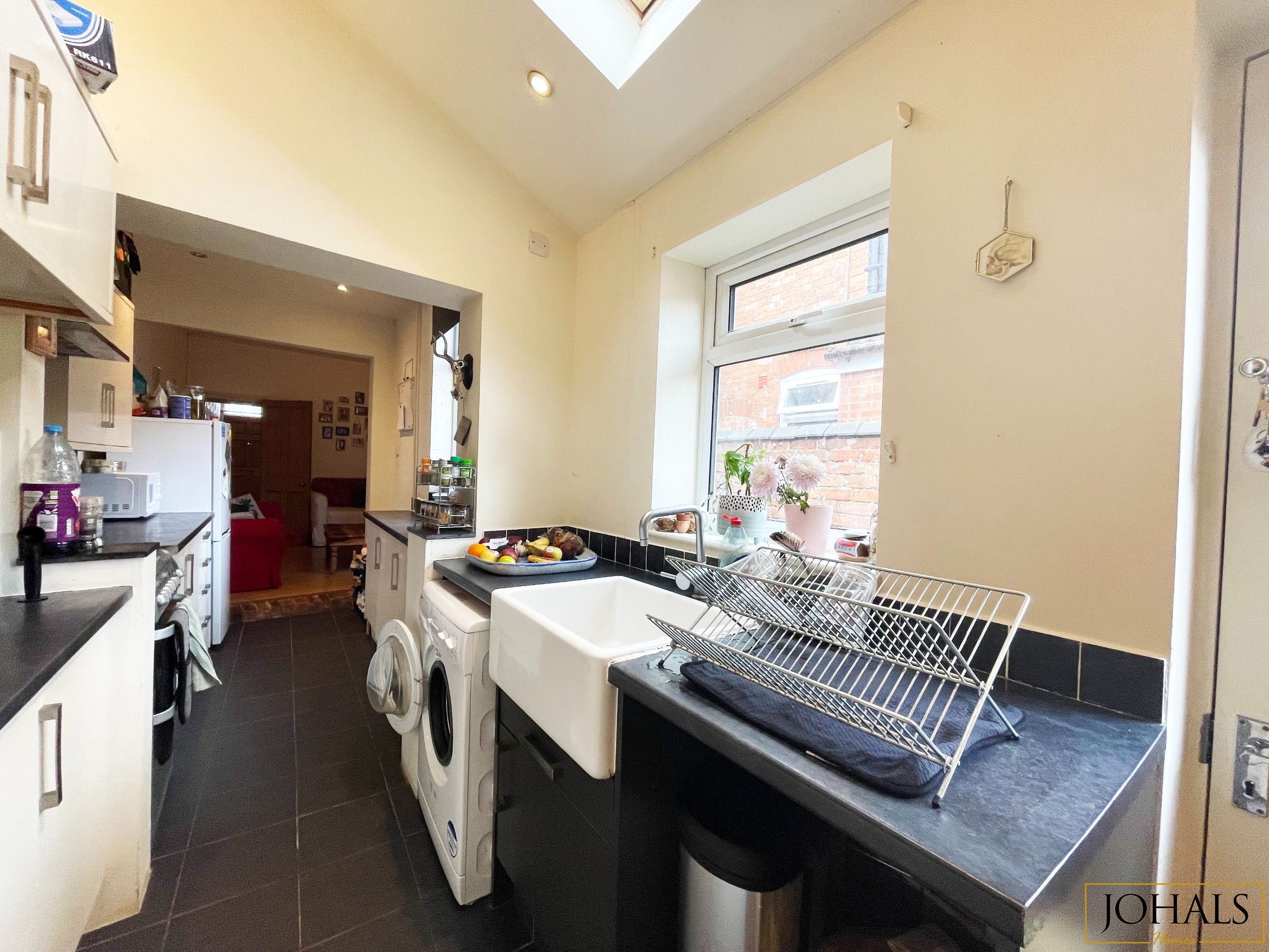 2 bed terraced house to rent in Clarendon Park Road, Leicester 6