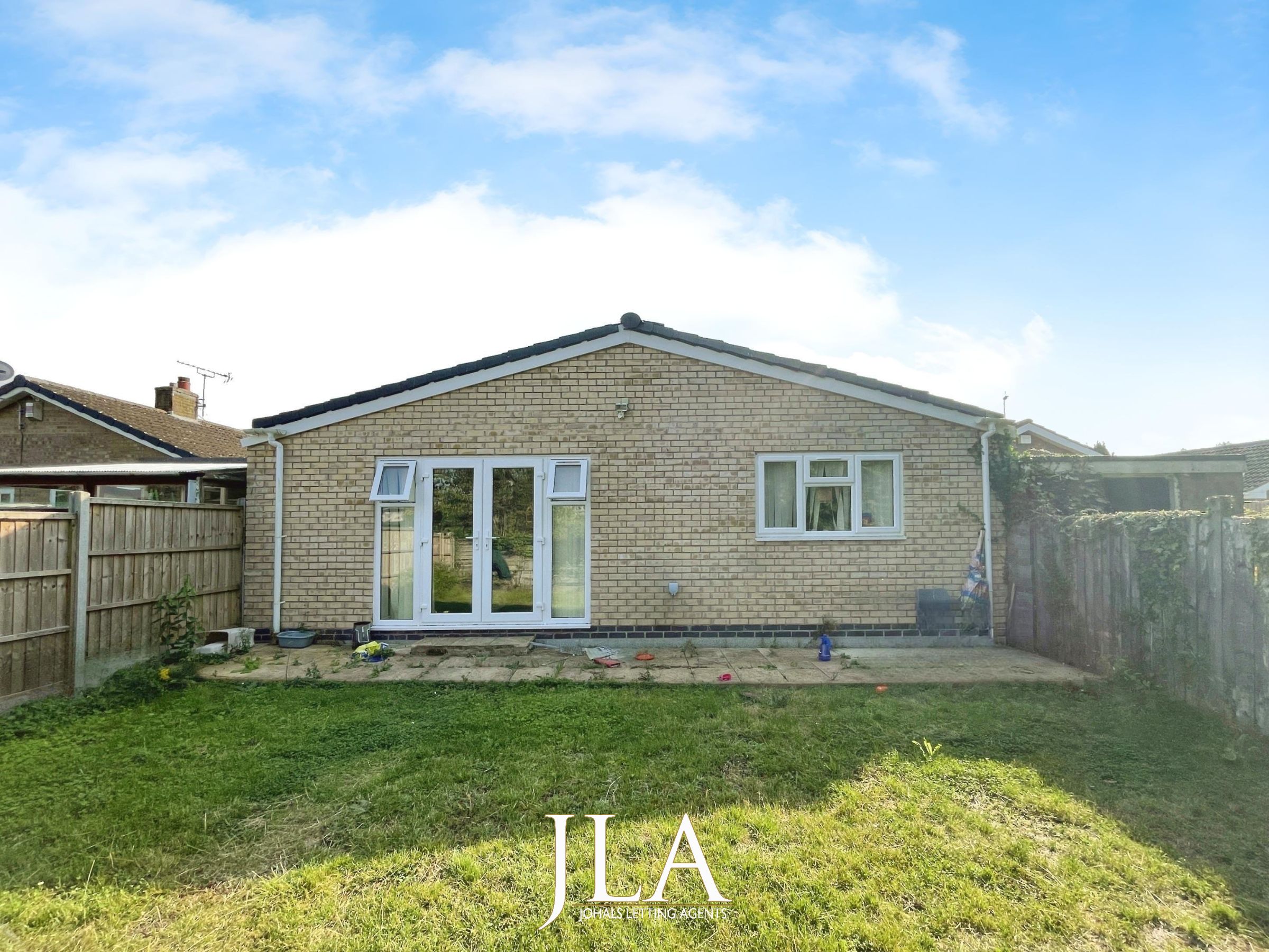 4 bed bungalow to rent in Frome Avenue, Leicester 12