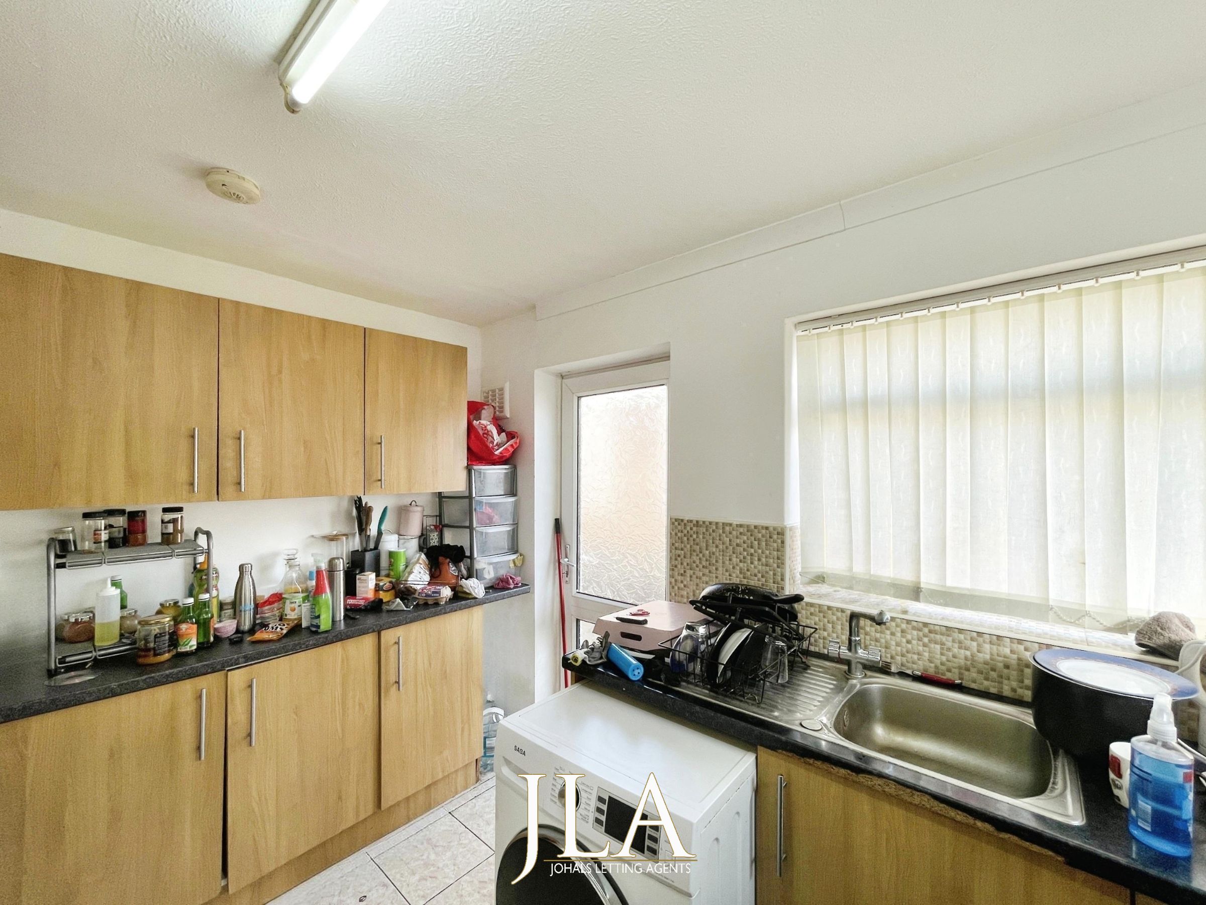 4 bed bungalow to rent in Frome Avenue, Leicester  - Property Image 3