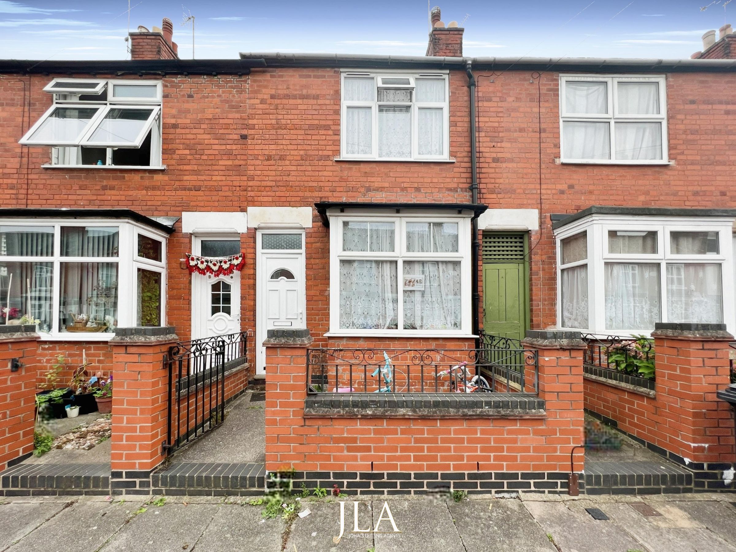 3 bed terraced house to rent in Turner Road, Leicester 0
