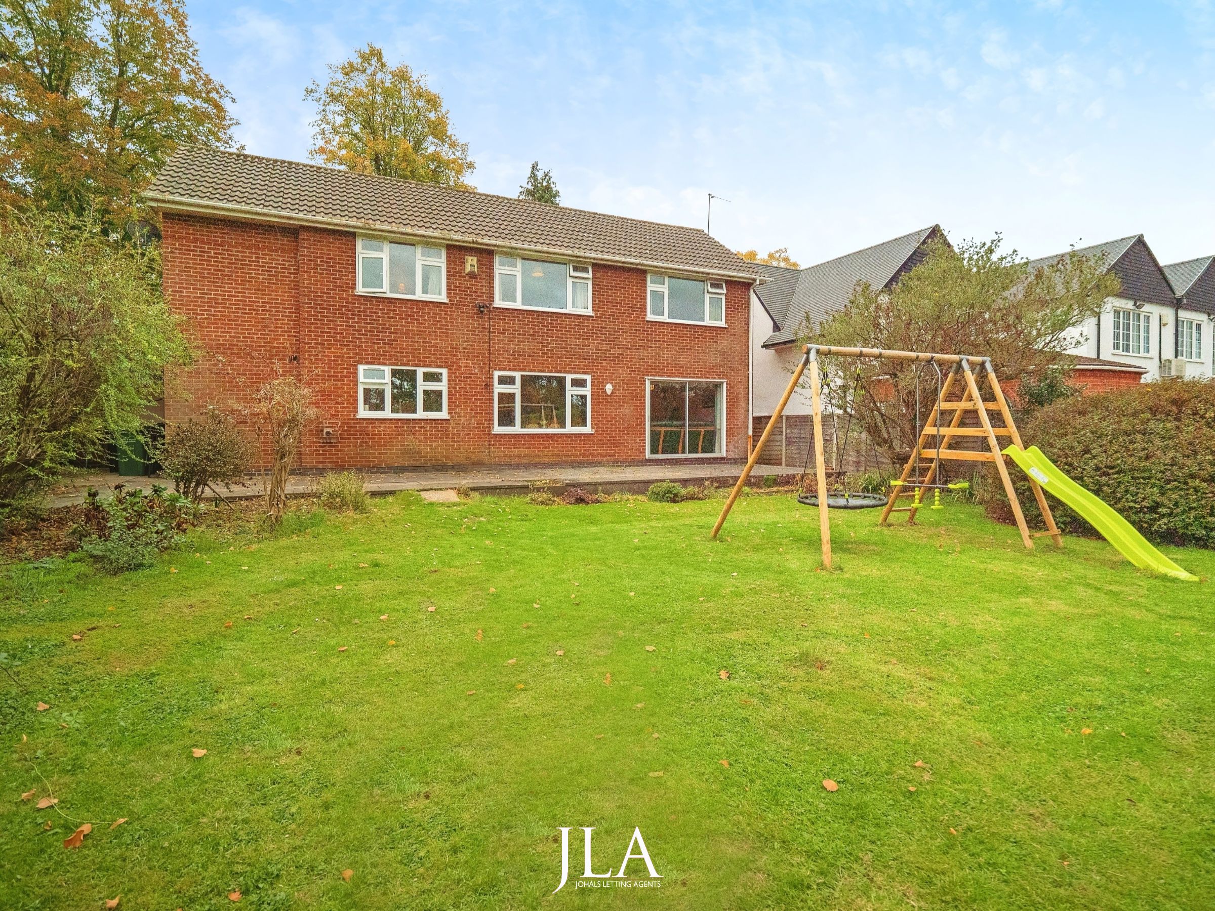 4 bed detached house to rent in The Fairway, Leicester 15