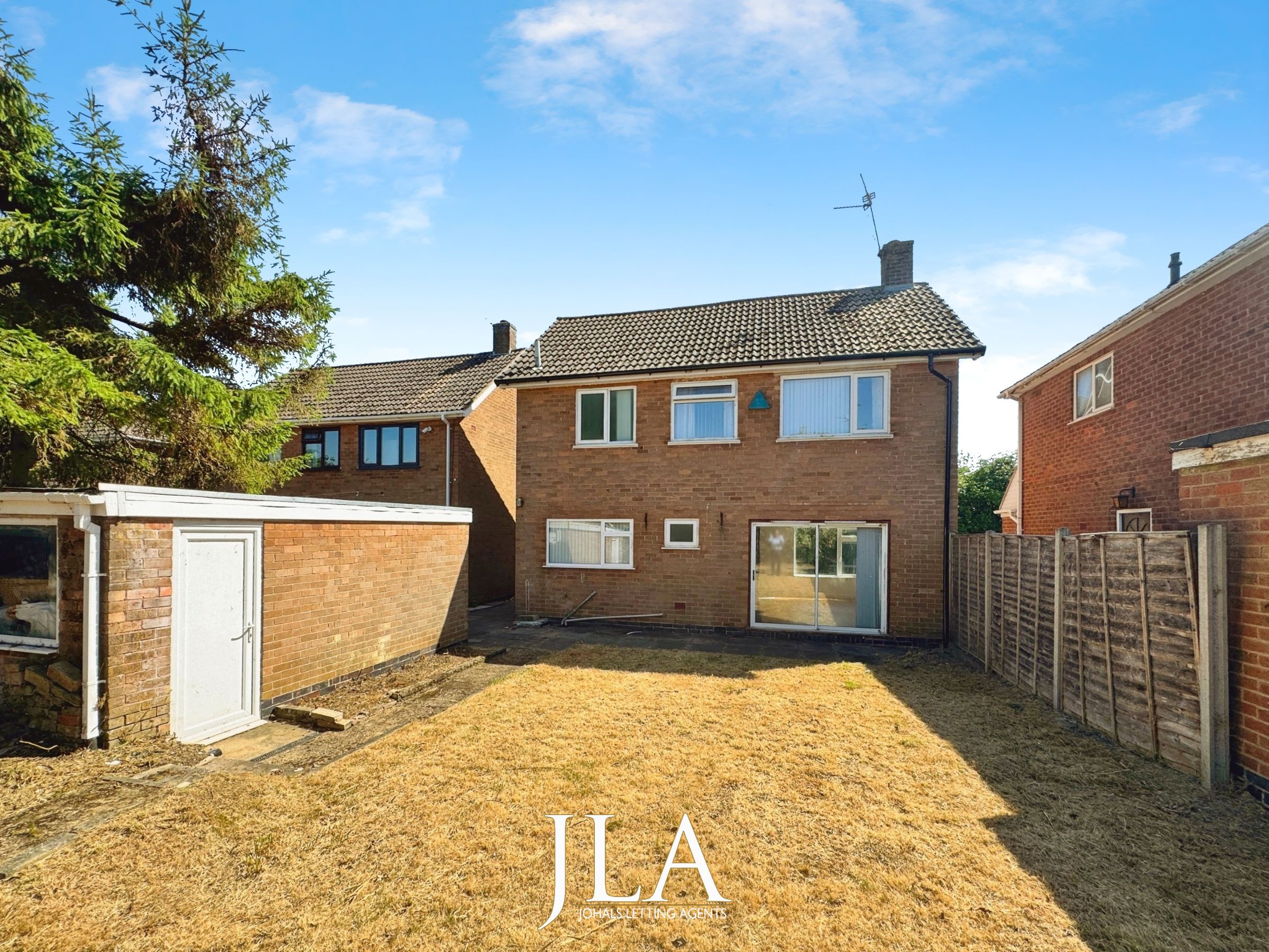 3 bed detached house to rent in Newhaven Road, Leicester 2