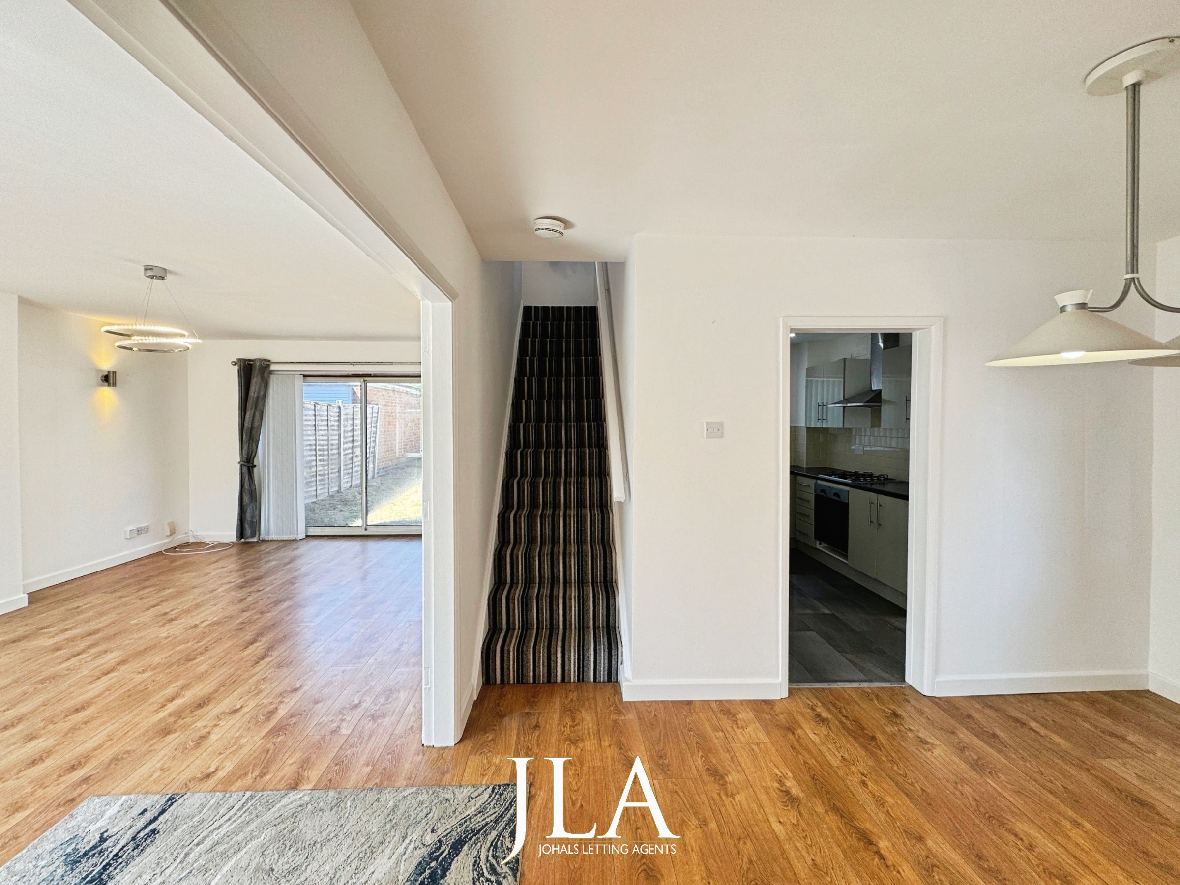 3 bed detached house to rent in Newhaven Road, Leicester 3