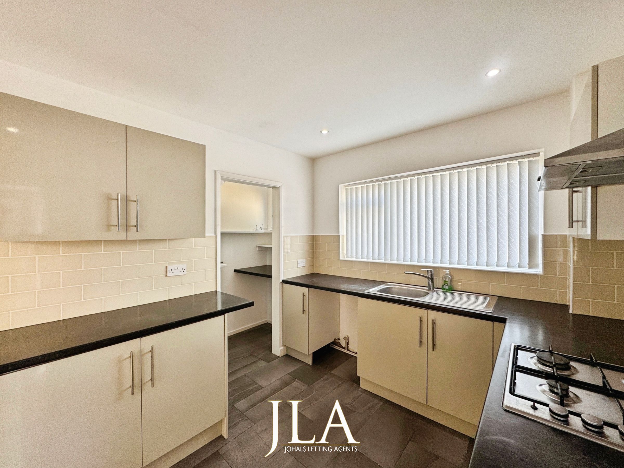 3 bed detached house to rent in Newhaven Road, Leicester 7