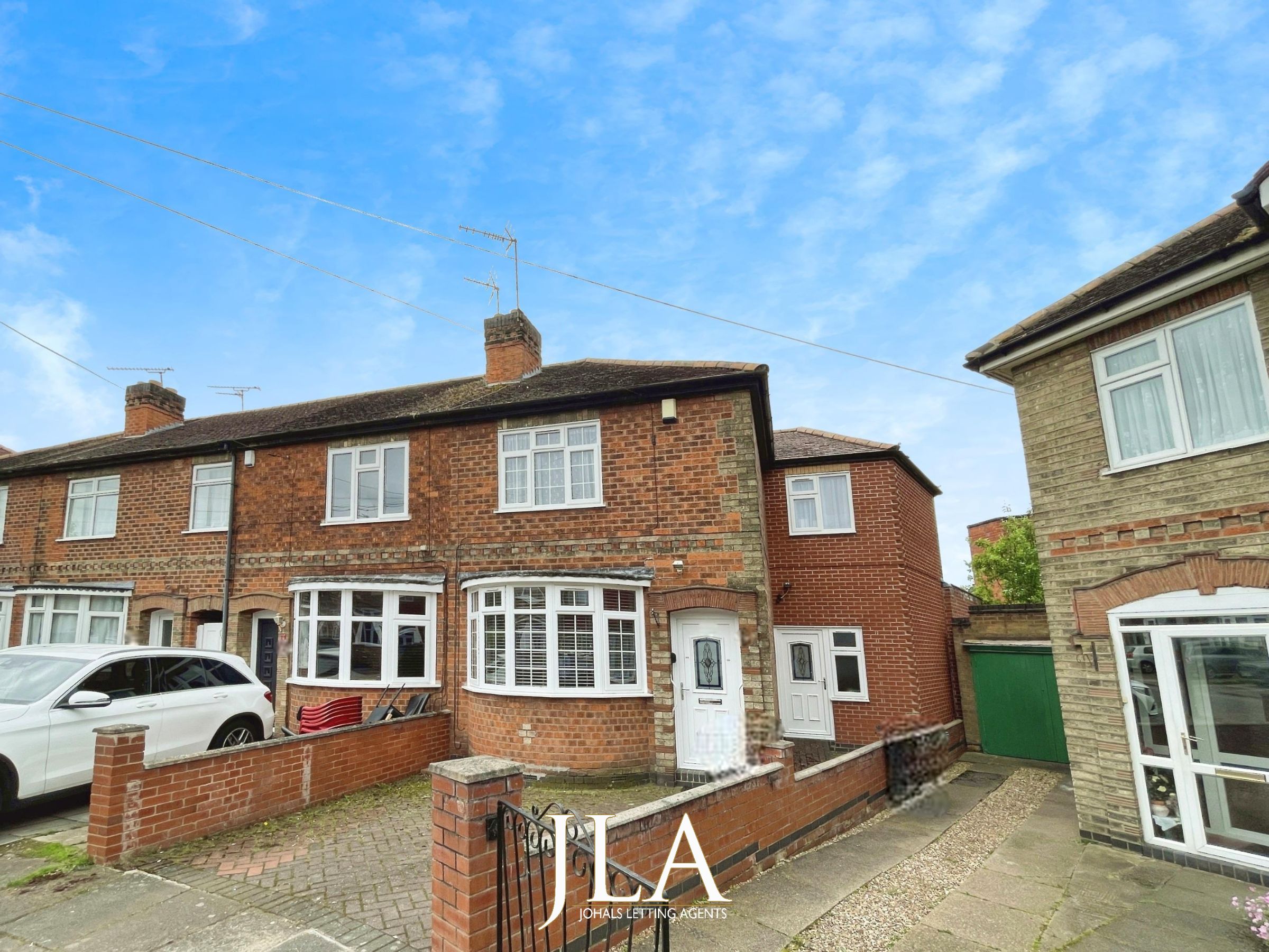 3 bed semi-detached house to rent in The Greenway, Leicester 14