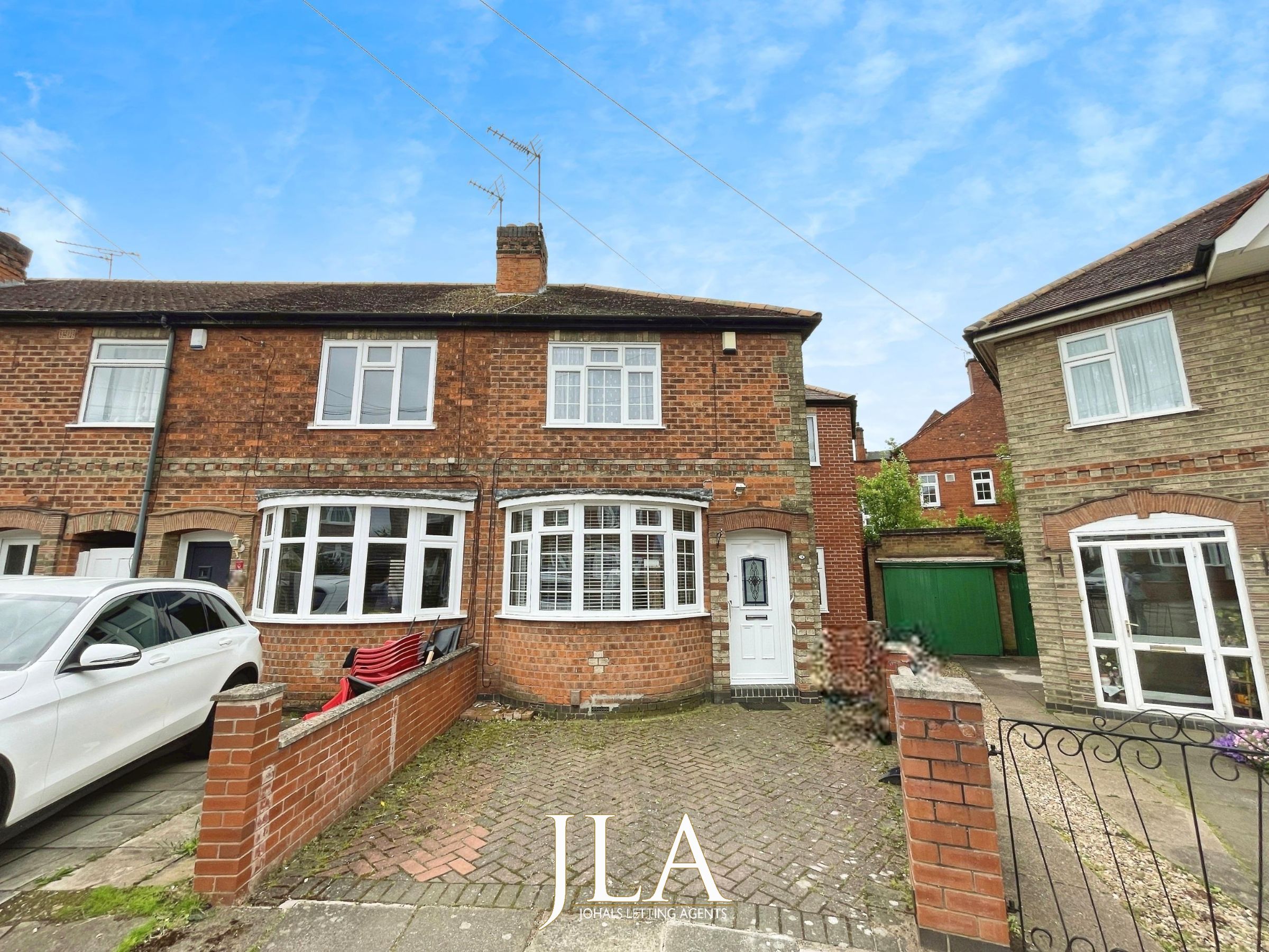 3 bed semi-detached house to rent in The Greenway, Leicester 16