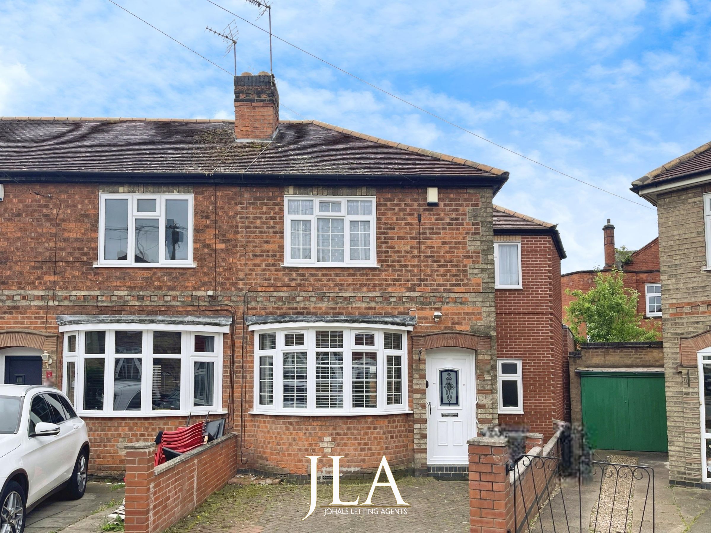 3 bed semi-detached house to rent in The Greenway, Leicester 15