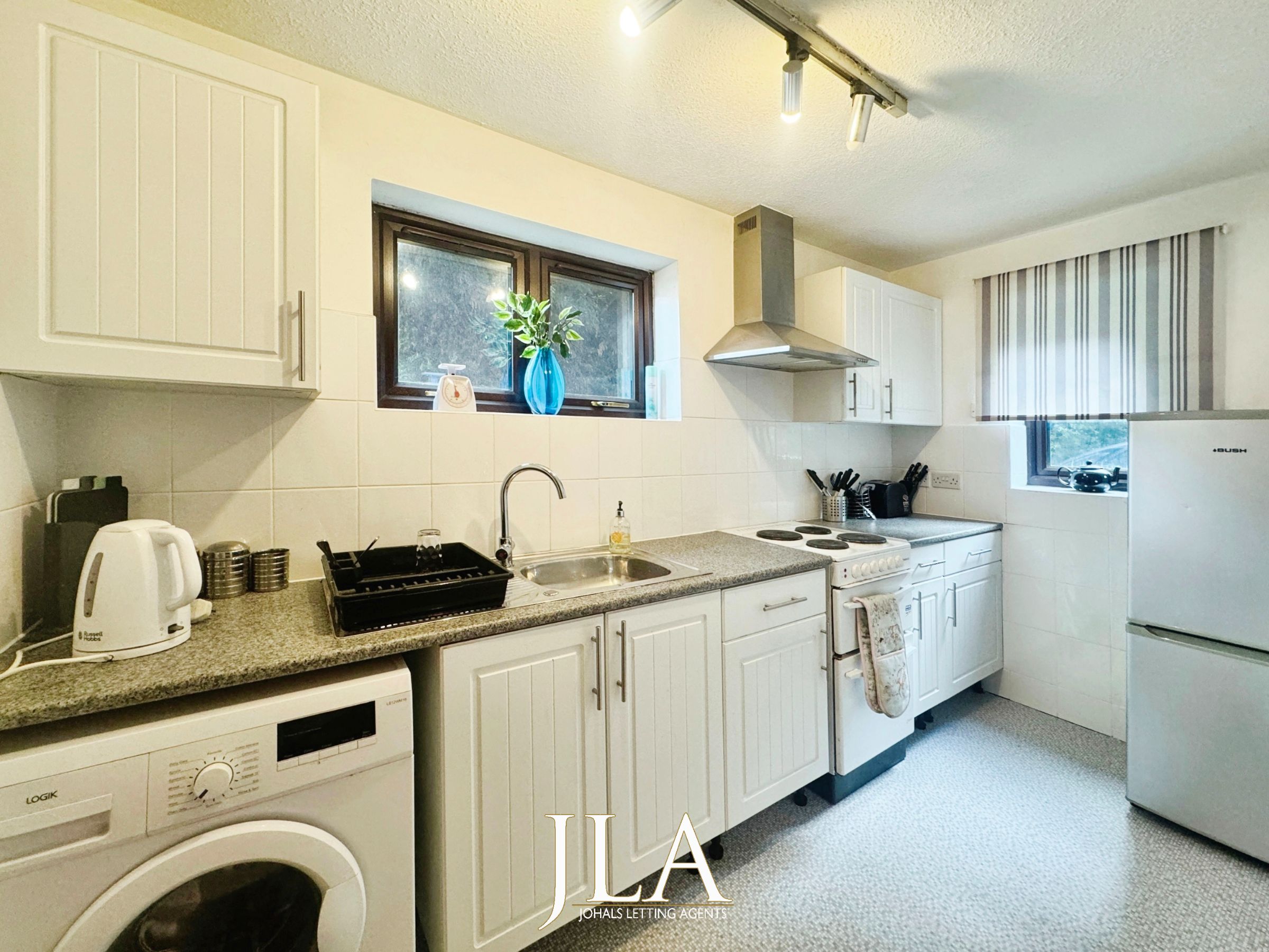 1 bed flat to rent in Warren Drive, Leicester 2