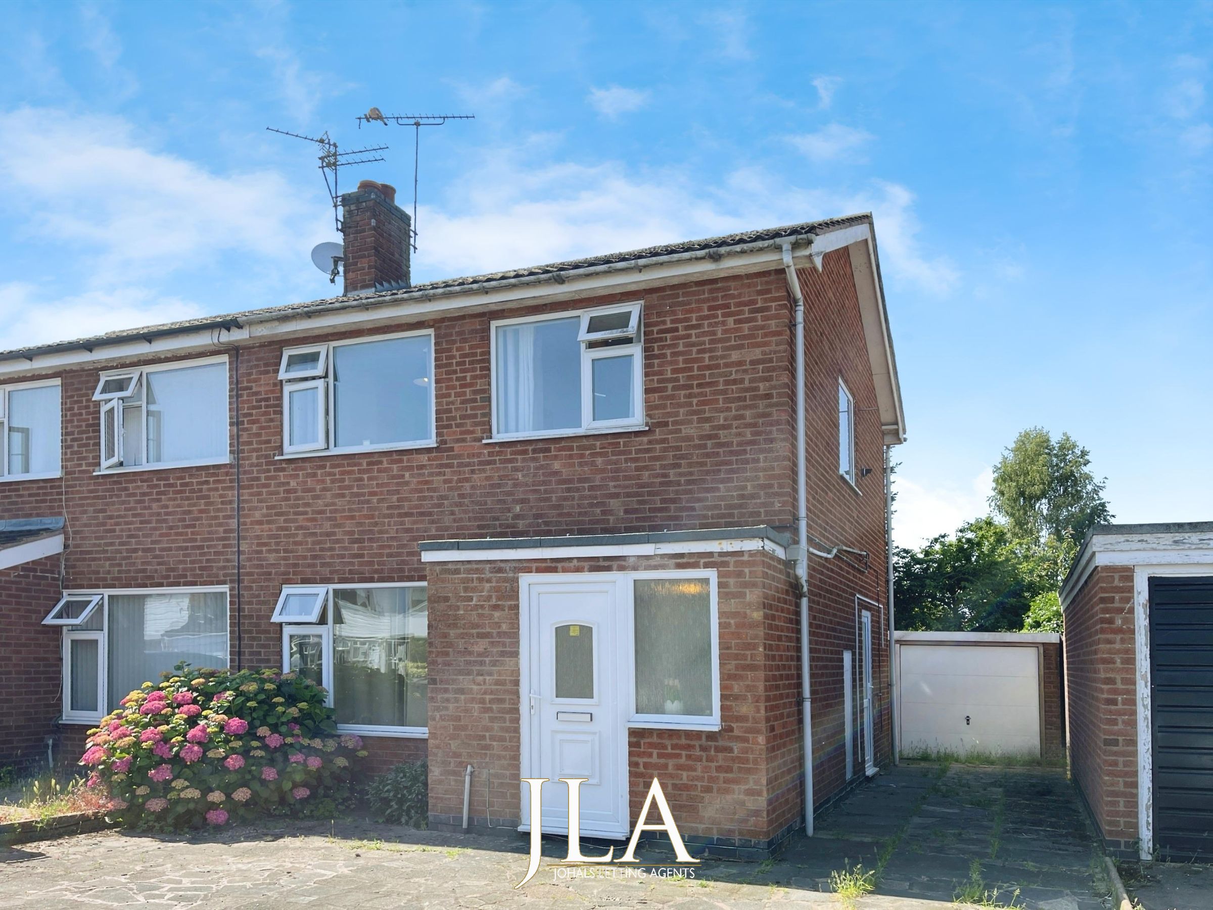 3 bed semi-detached house to rent in Windrush Drive, Leicester, LE2 