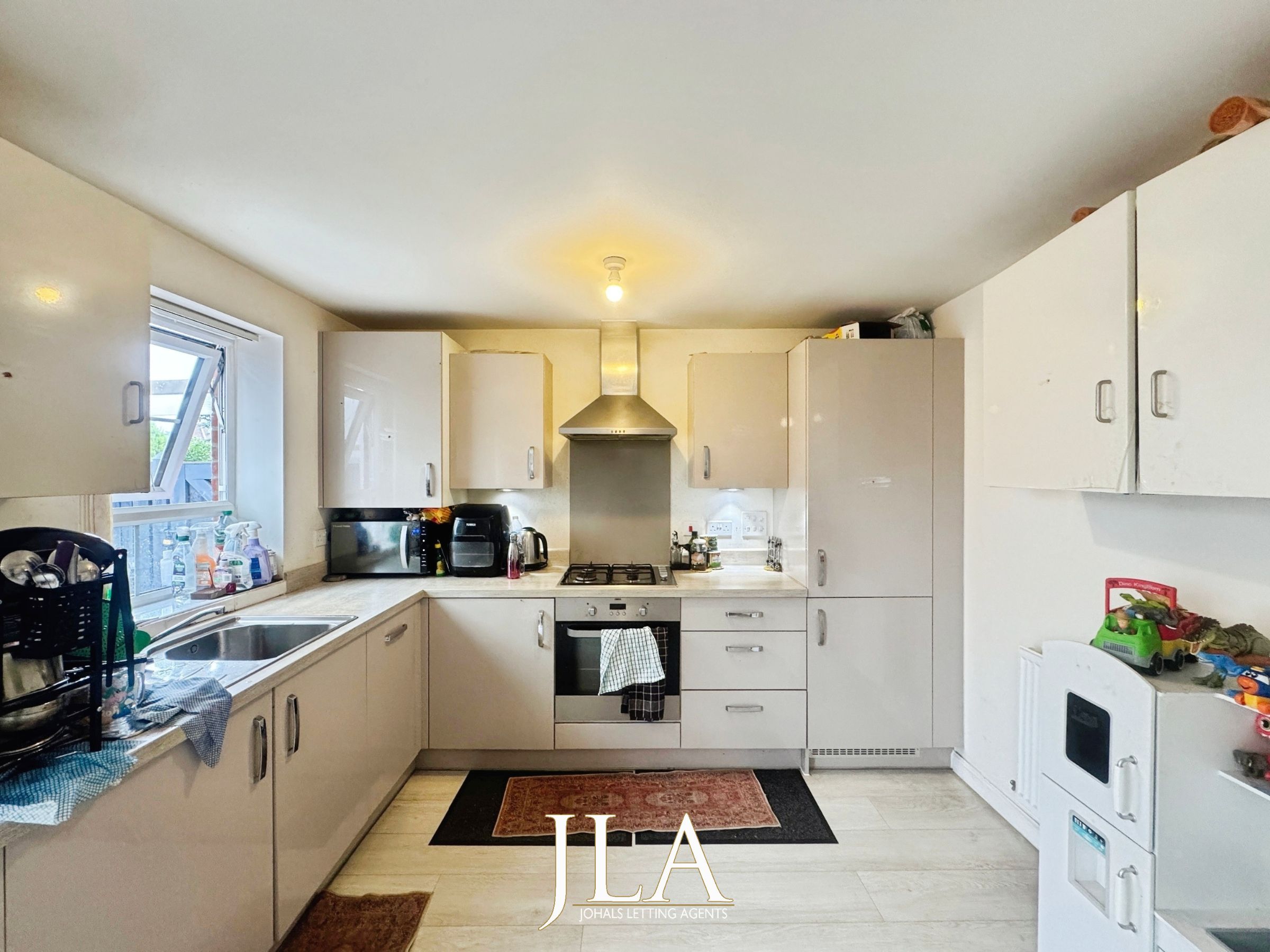 3 bed detached house to rent in Broomfield Crescent, Leicester 1