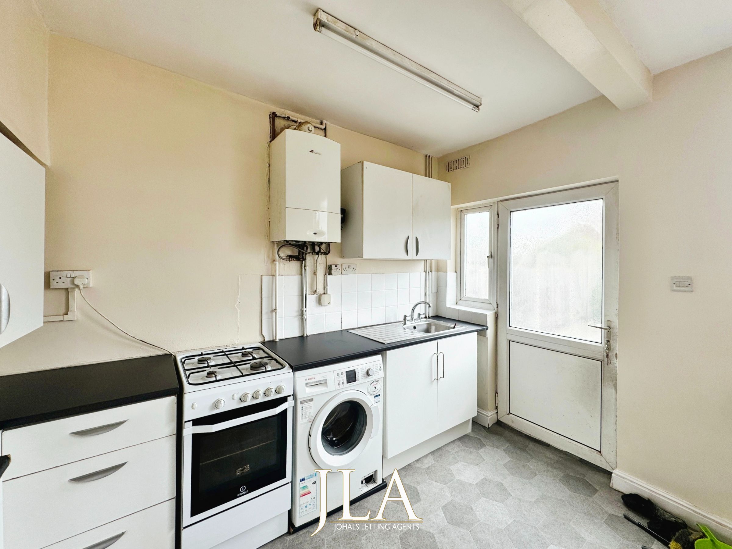 3 bed terraced house to rent in Checketts Close, Leicester  - Property Image 3