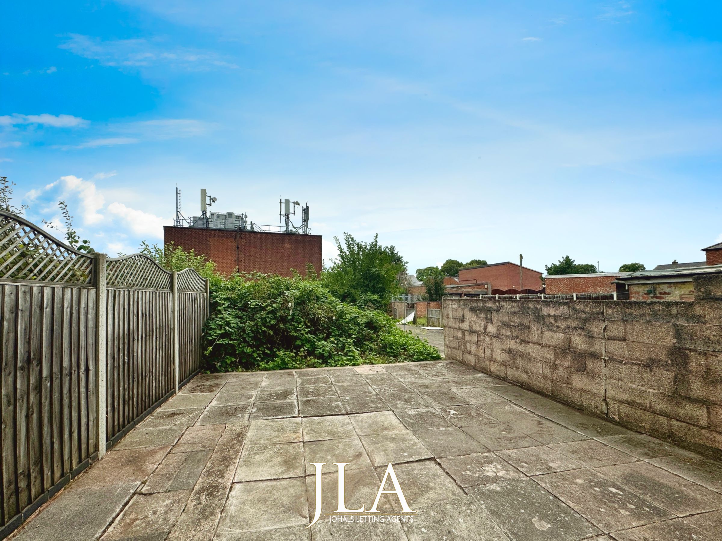 3 bed terraced house to rent in Checketts Close, Leicester 11