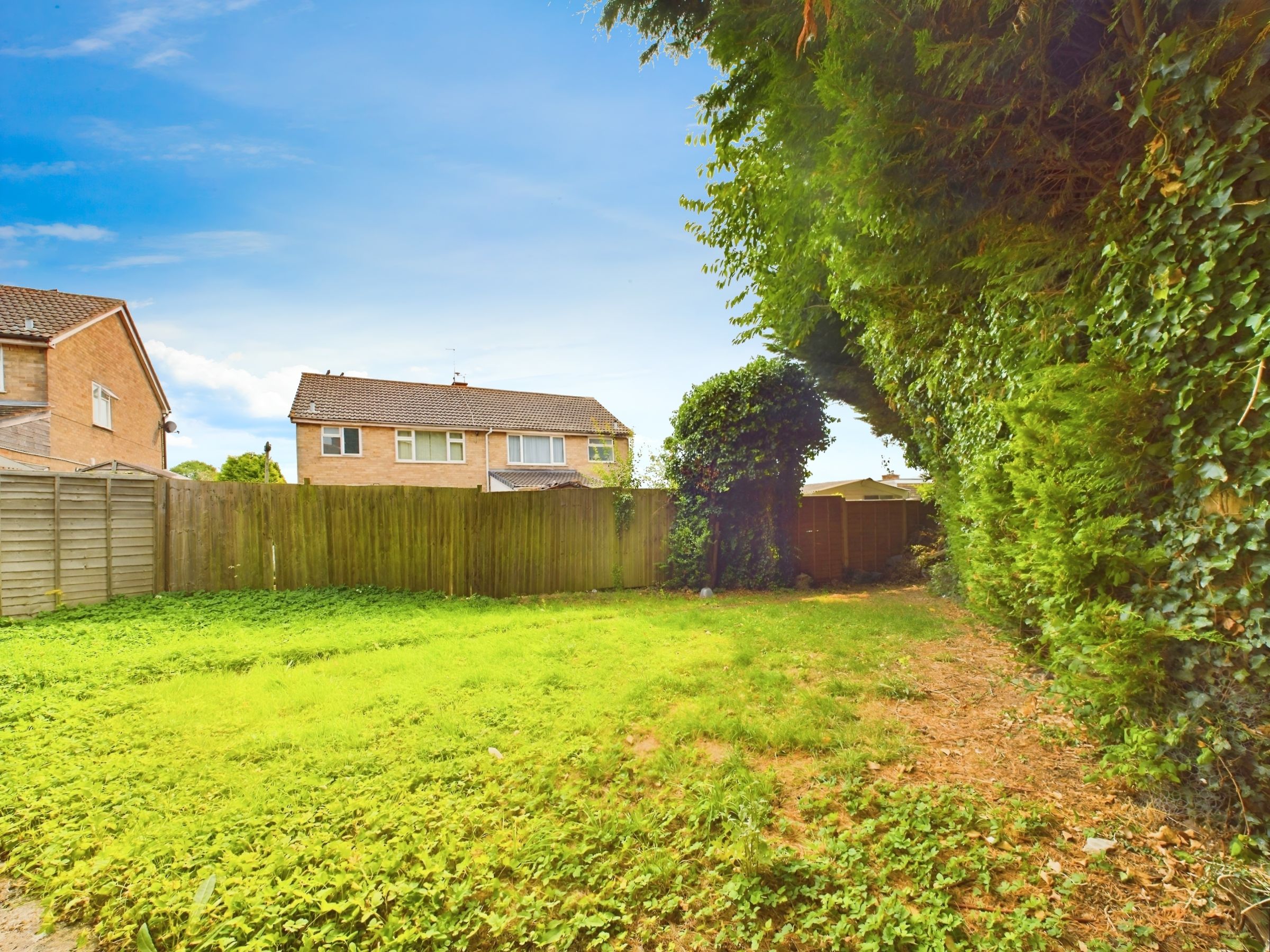 3 bed semi-detached house to rent in Uplands Road, Leicester 15