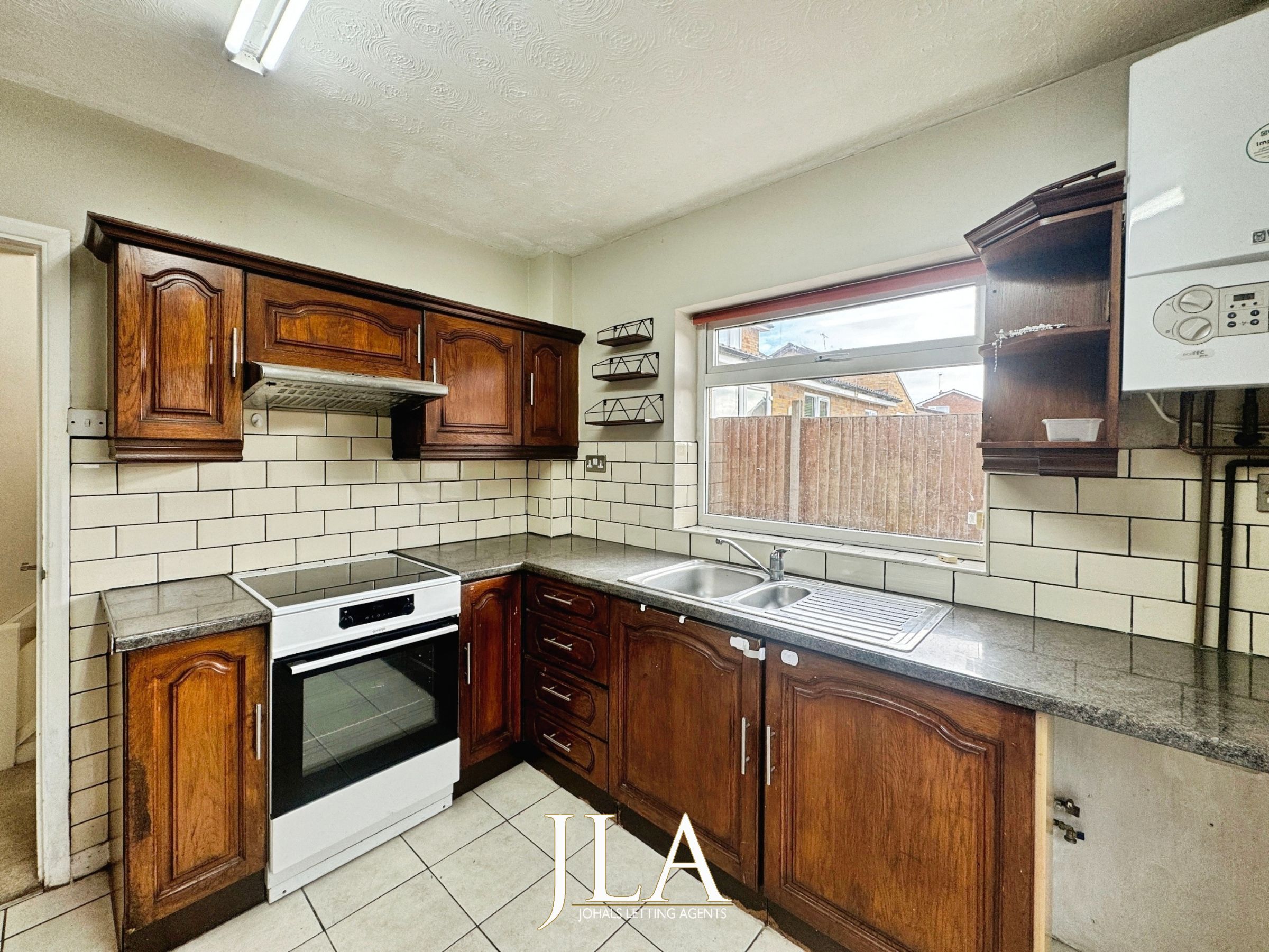 3 bed detached house to rent in Park Rise, Leicester  - Property Image 6