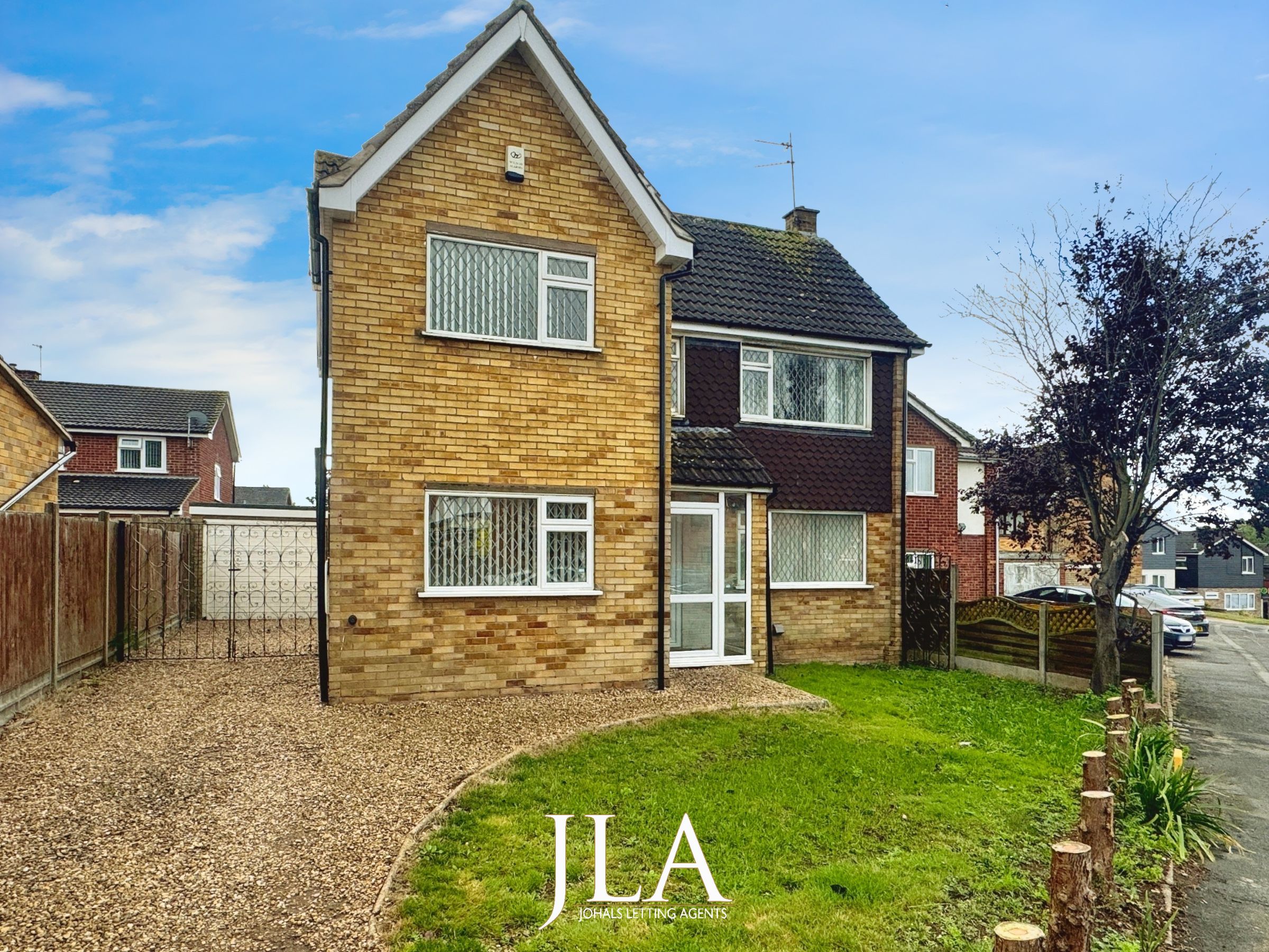 3 bed detached house to rent in Park Rise, Leicester, LE3