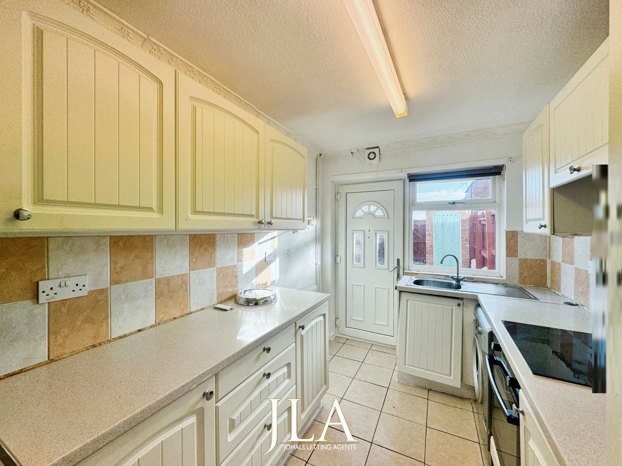 3 bed terraced house to rent in Langley Walk, Leicester  - Property Image 5