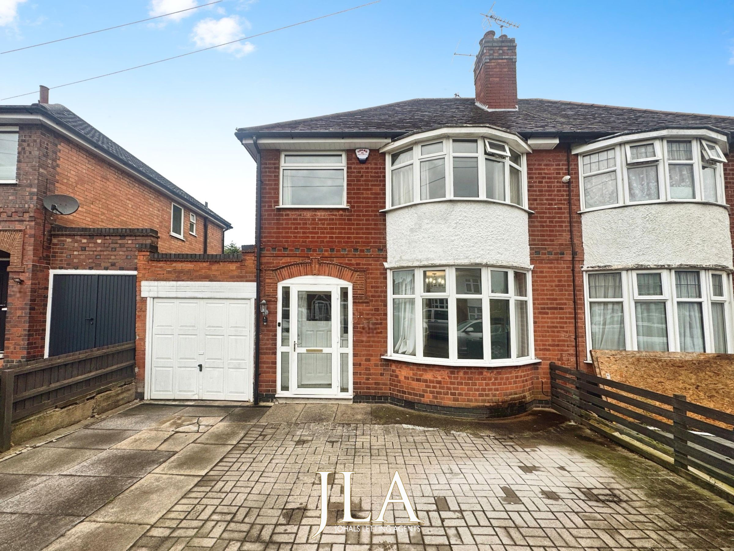 3 bed semi-detached house to rent in Spinney Rise, Leicester 0