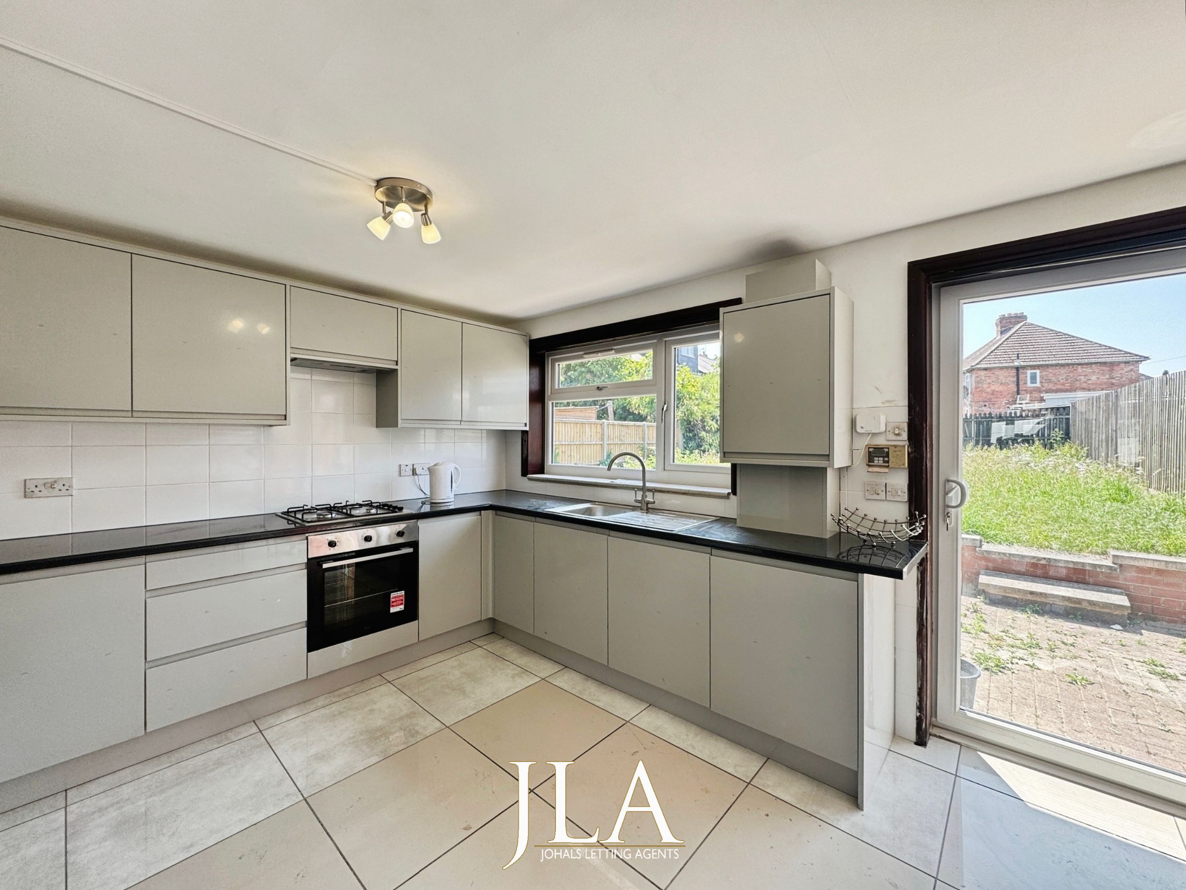 3 bed semi-detached house to rent in Checketts Road, Leicester 6