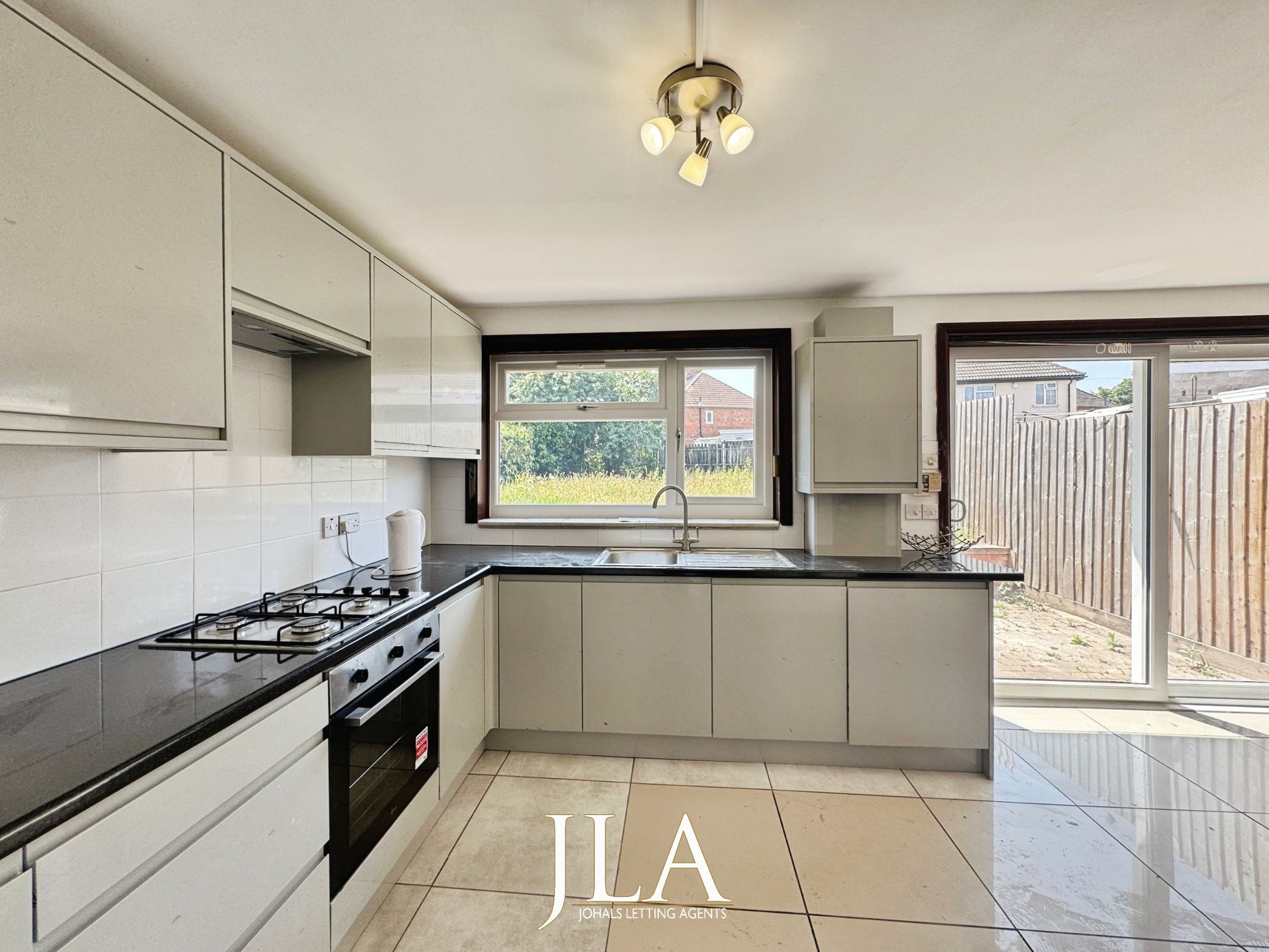 3 bed semi-detached house to rent in Checketts Road, Leicester 4