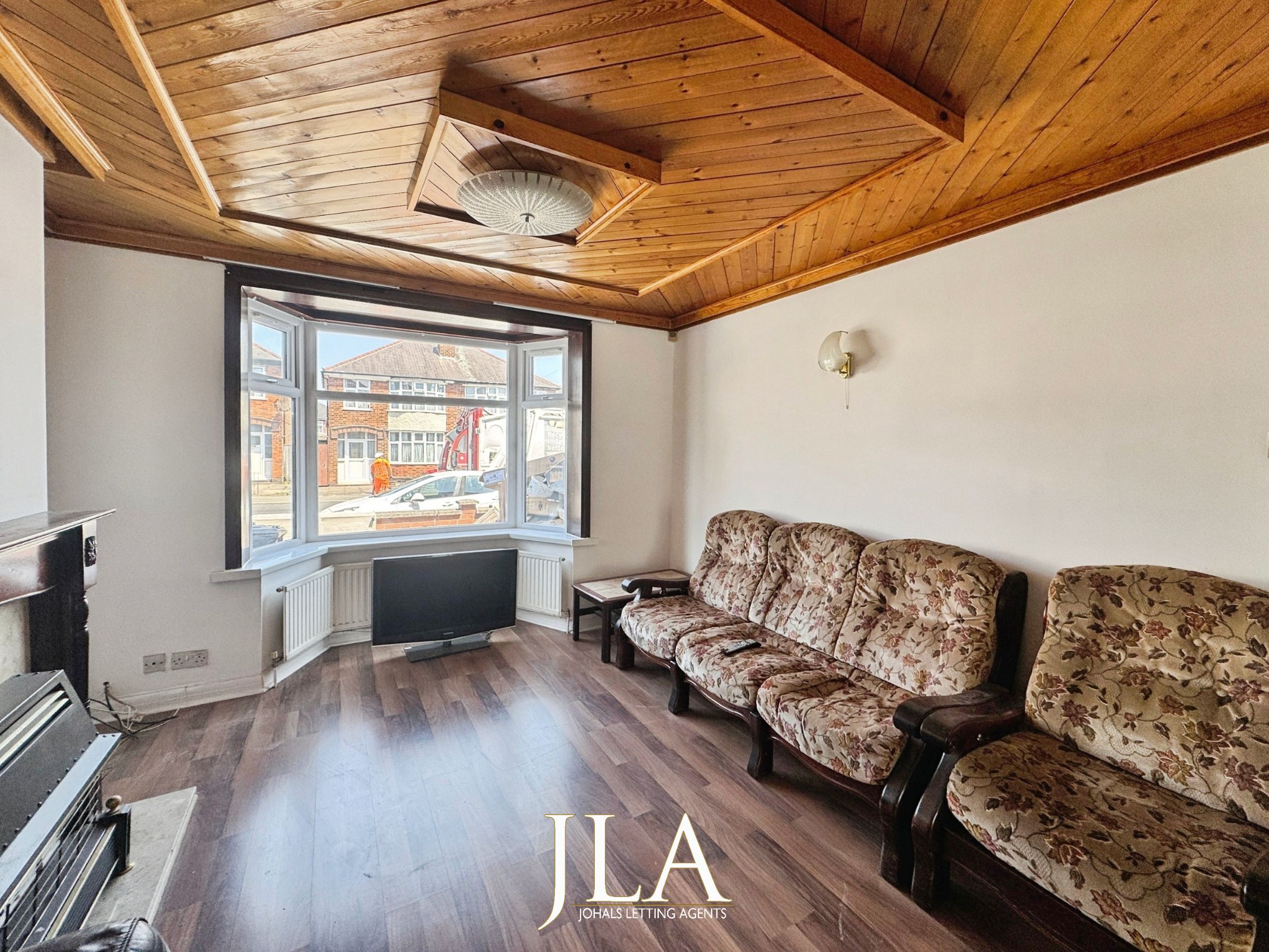3 bed semi-detached house to rent in Checketts Road, Leicester 3