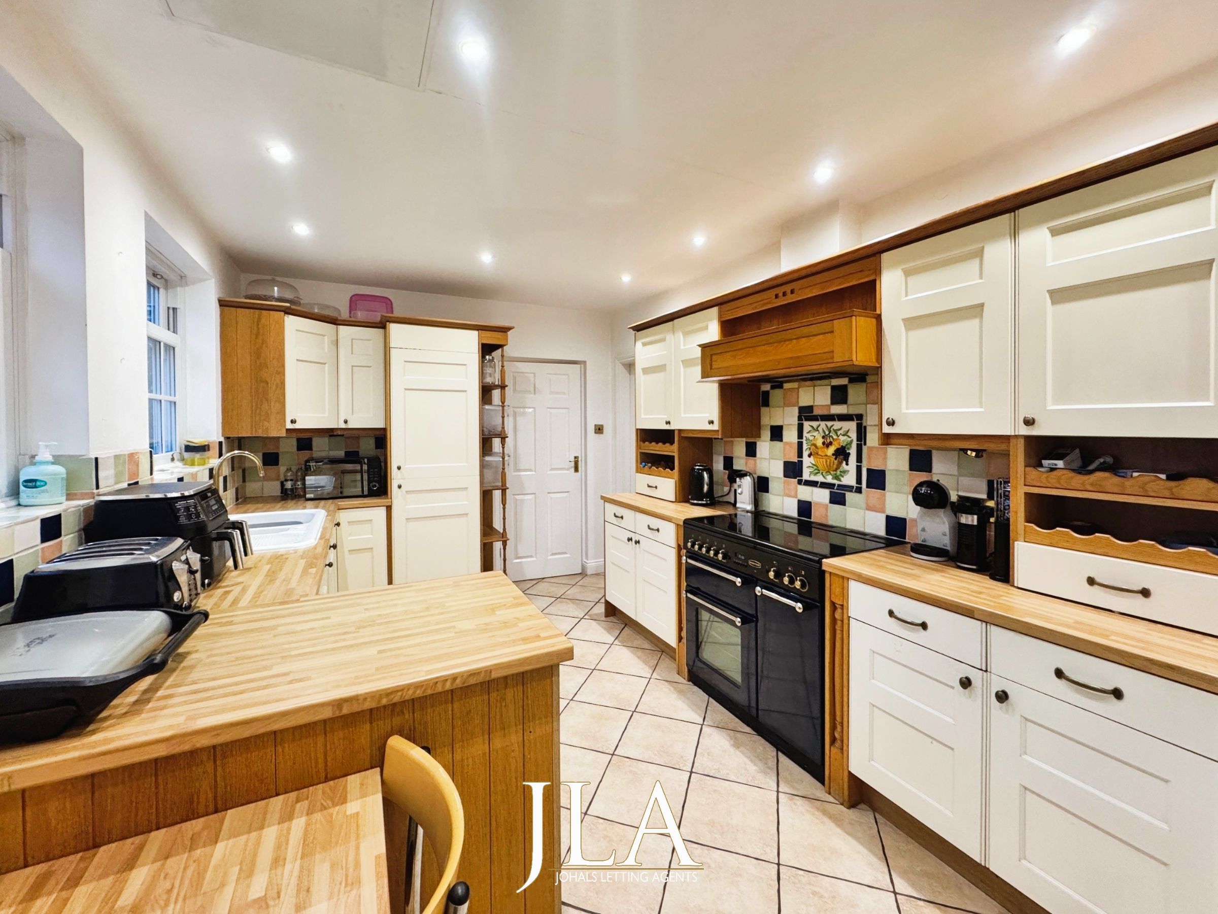 4 bed detached house to rent in Cranborne Gardens, Leicester  - Property Image 8