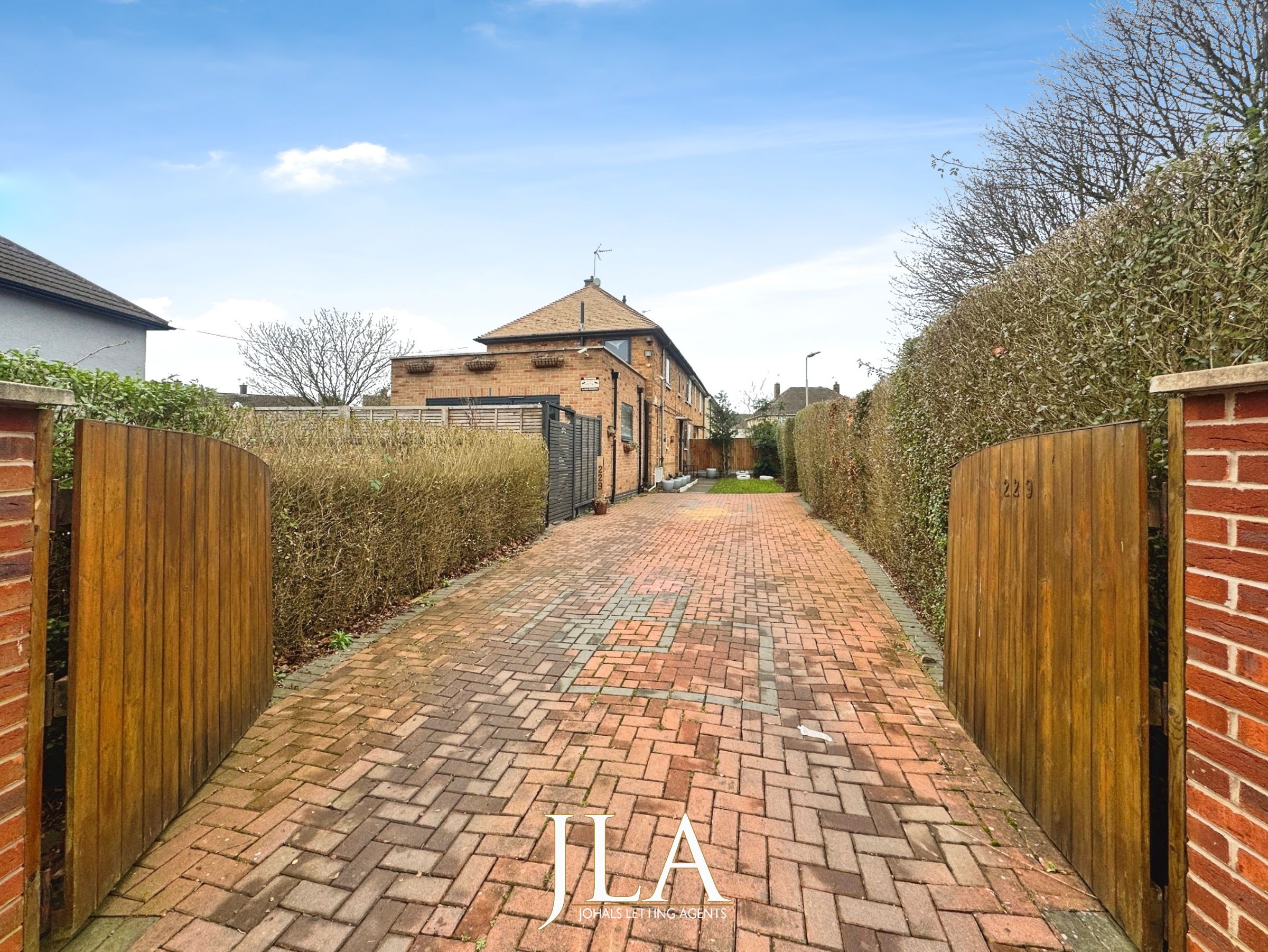 4 bed semi-detached house to rent in New Parks Boulevard, Leicester  - Property Image 1