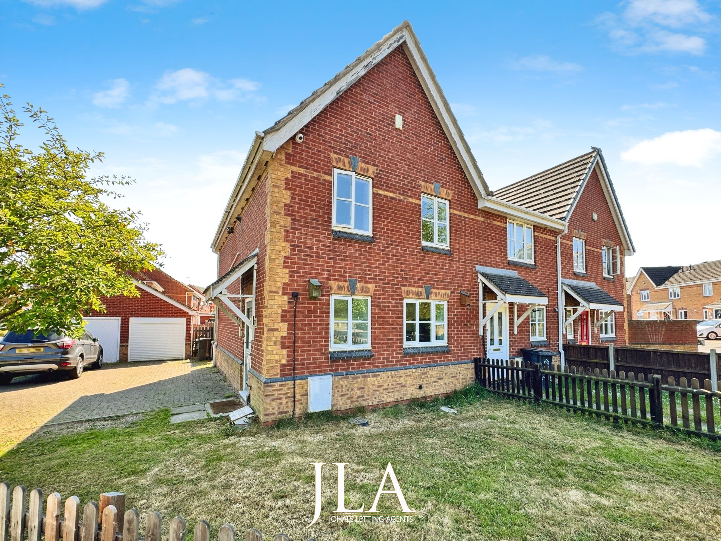 3 bed semi-detached house to rent in Taverners Road, Leicester, LE4