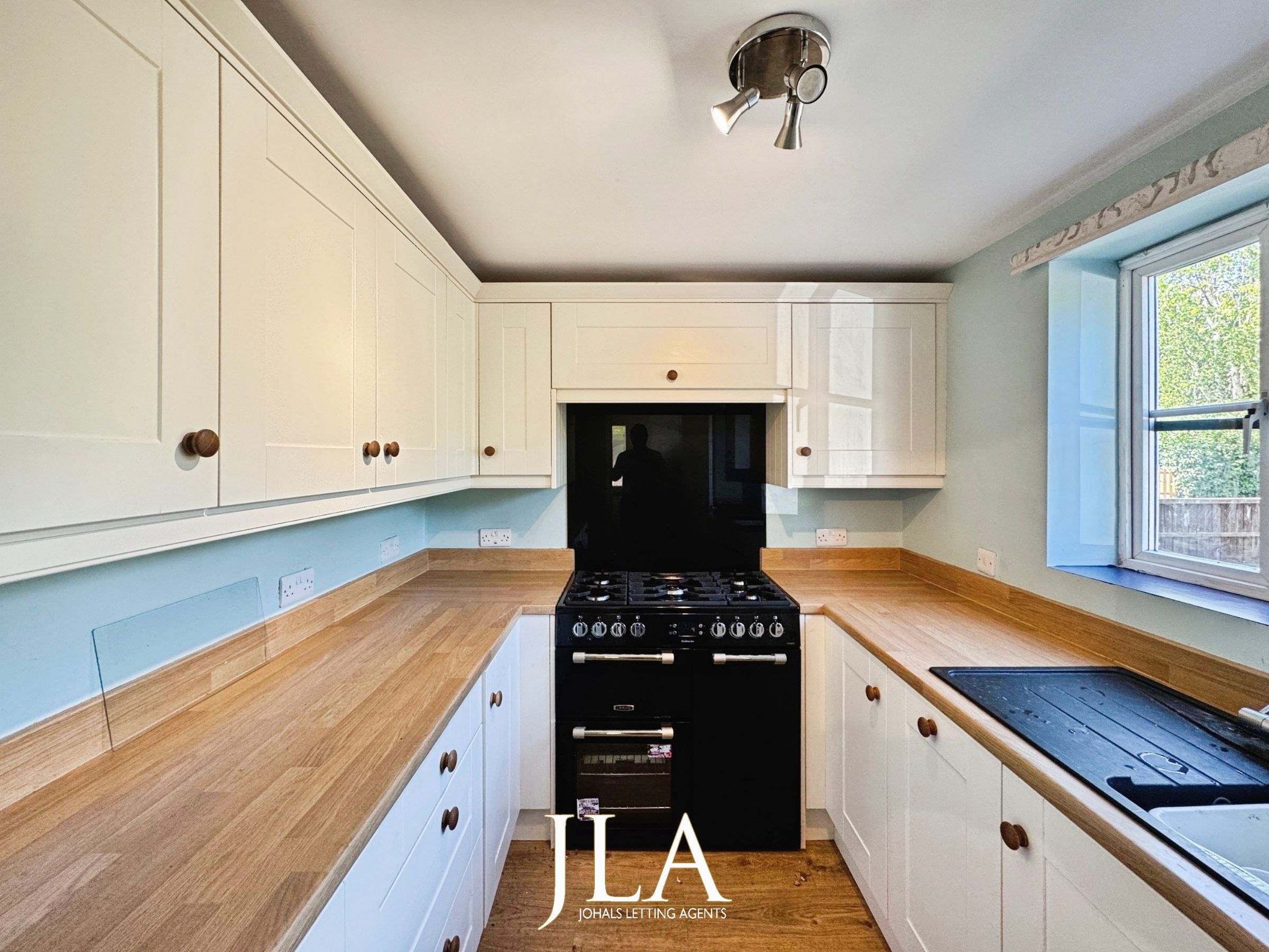 3 bed semi-detached house to rent in Taverners Road, Leicester  - Property Image 3