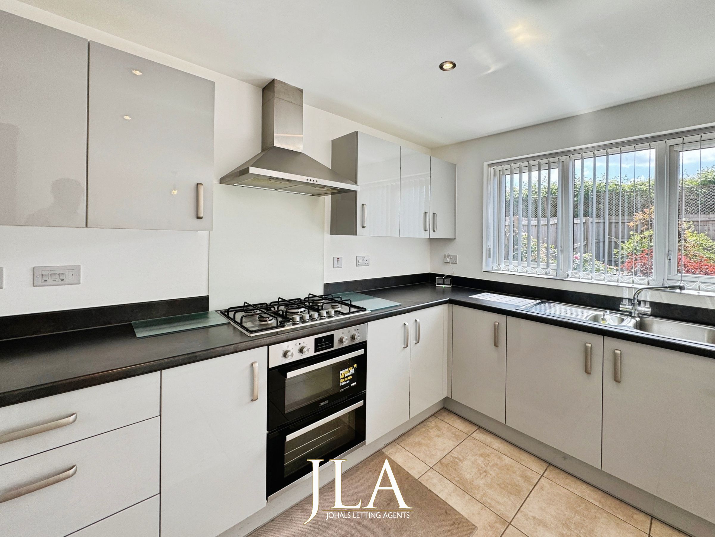 4 bed detached house to rent in Raywell Road, Leicester 4