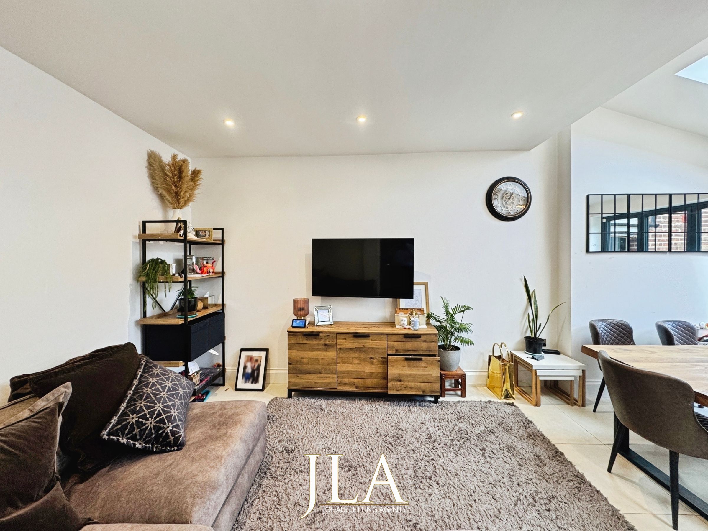 3 bed semi-detached house to rent in Welford Road, Leicester 1