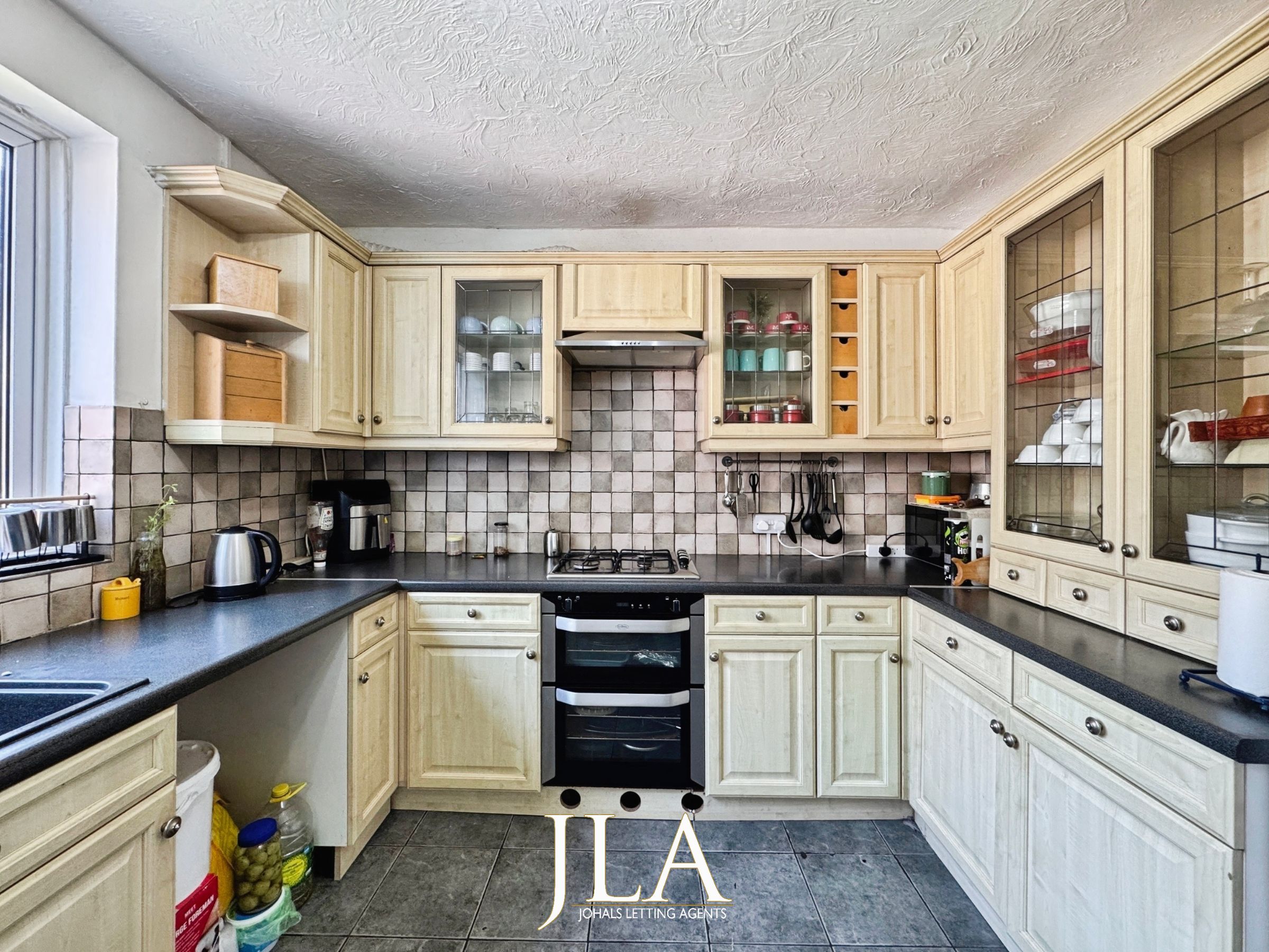 4 bed terraced house to rent in Pullman Road, Wigston 2
