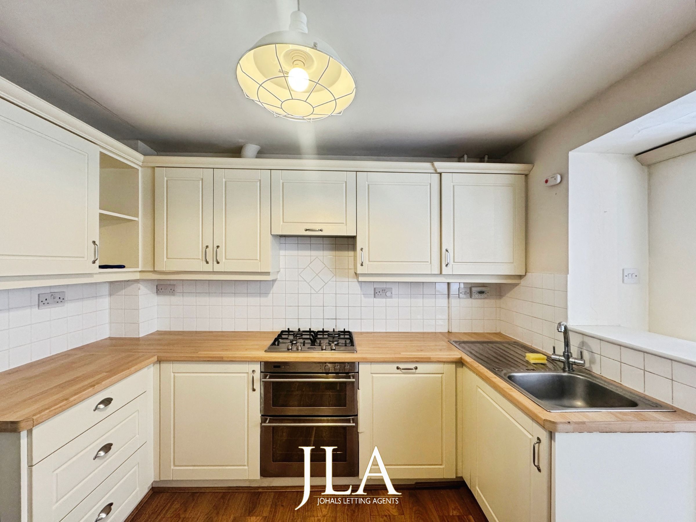 4 bed semi-detached house to rent in Fox Pond Lane, Leicester 1