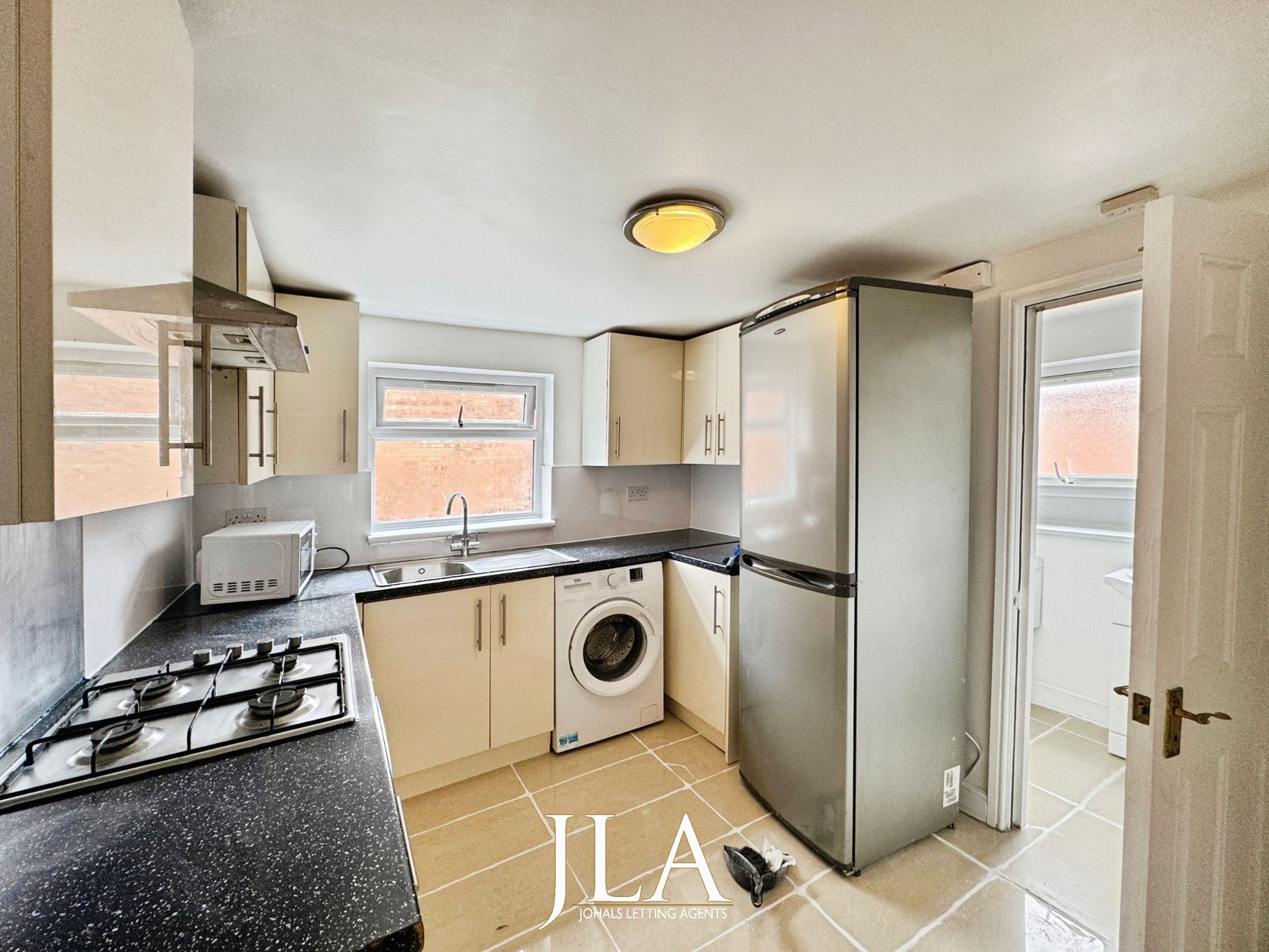3 bed flat to rent in Vaughan Street, Leicester 4