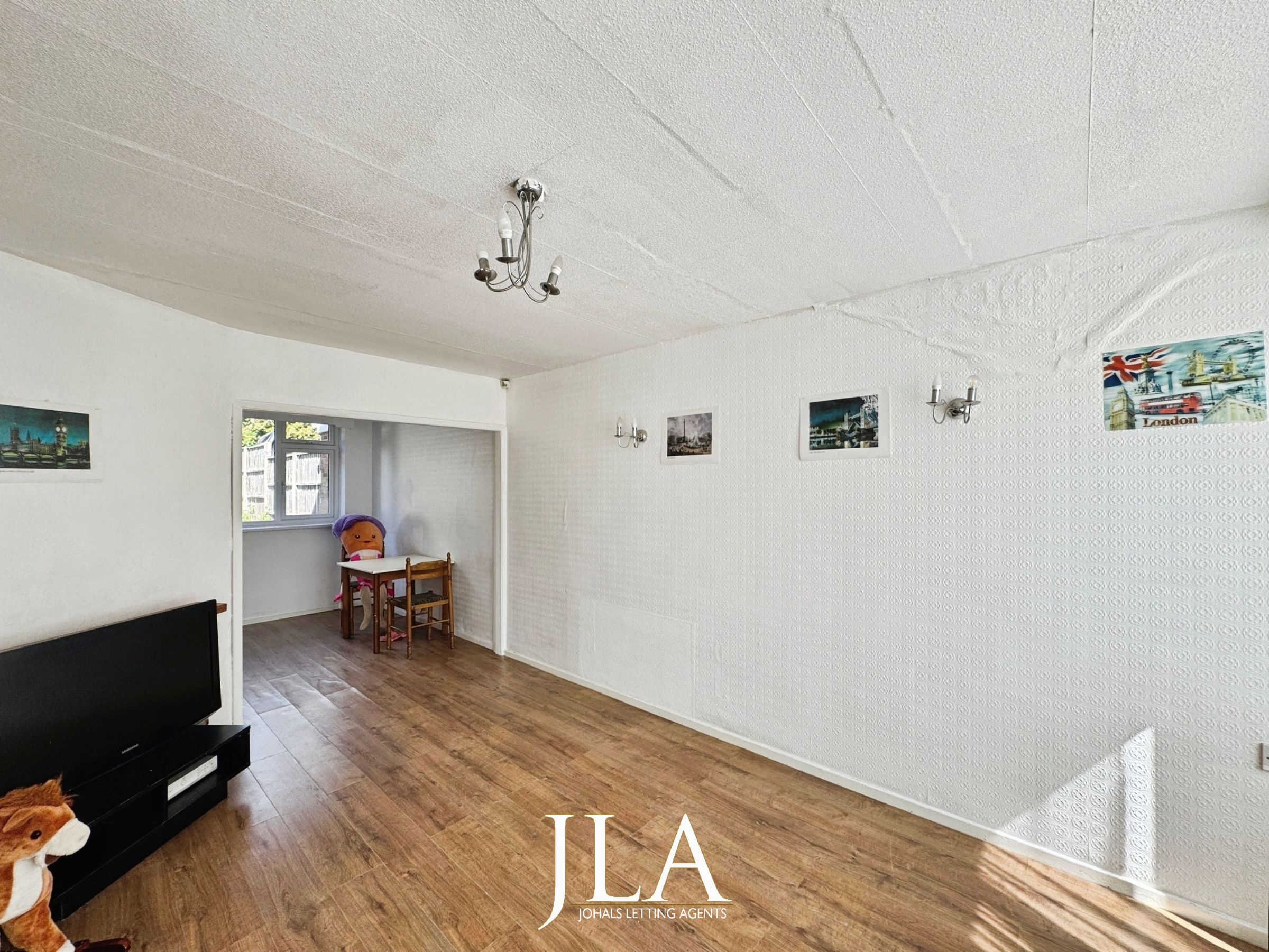 3 bed semi-detached house to rent in Avebury Avenue, Leicester  - Property Image 2