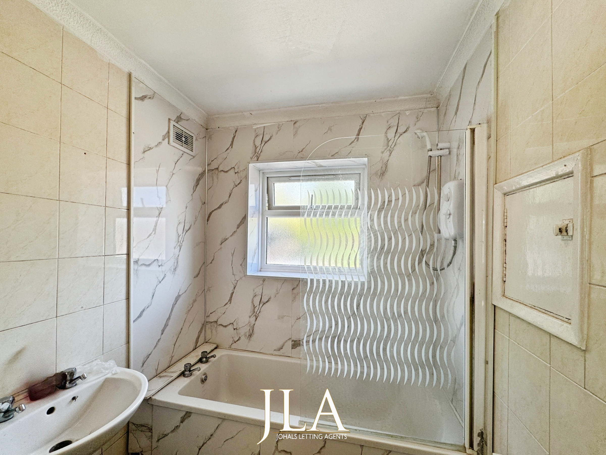 3 bed semi-detached house to rent in Avebury Avenue, Leicester 6
