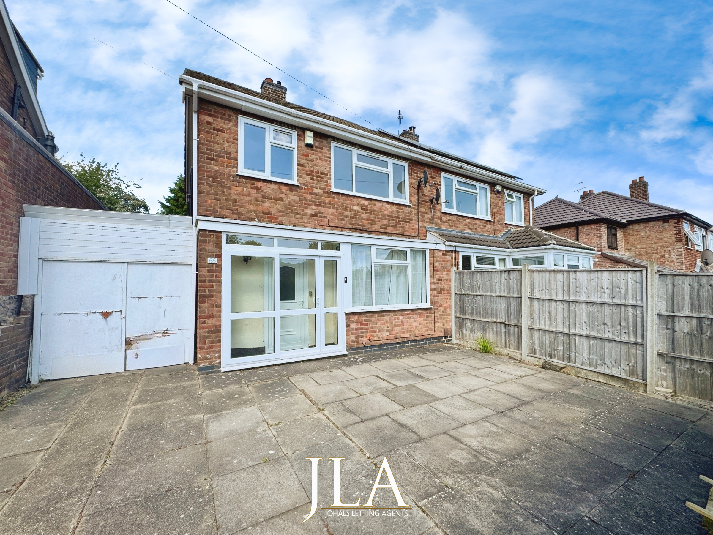 3 bed semi-detached house to rent in Avebury Avenue, Leicester, LE4