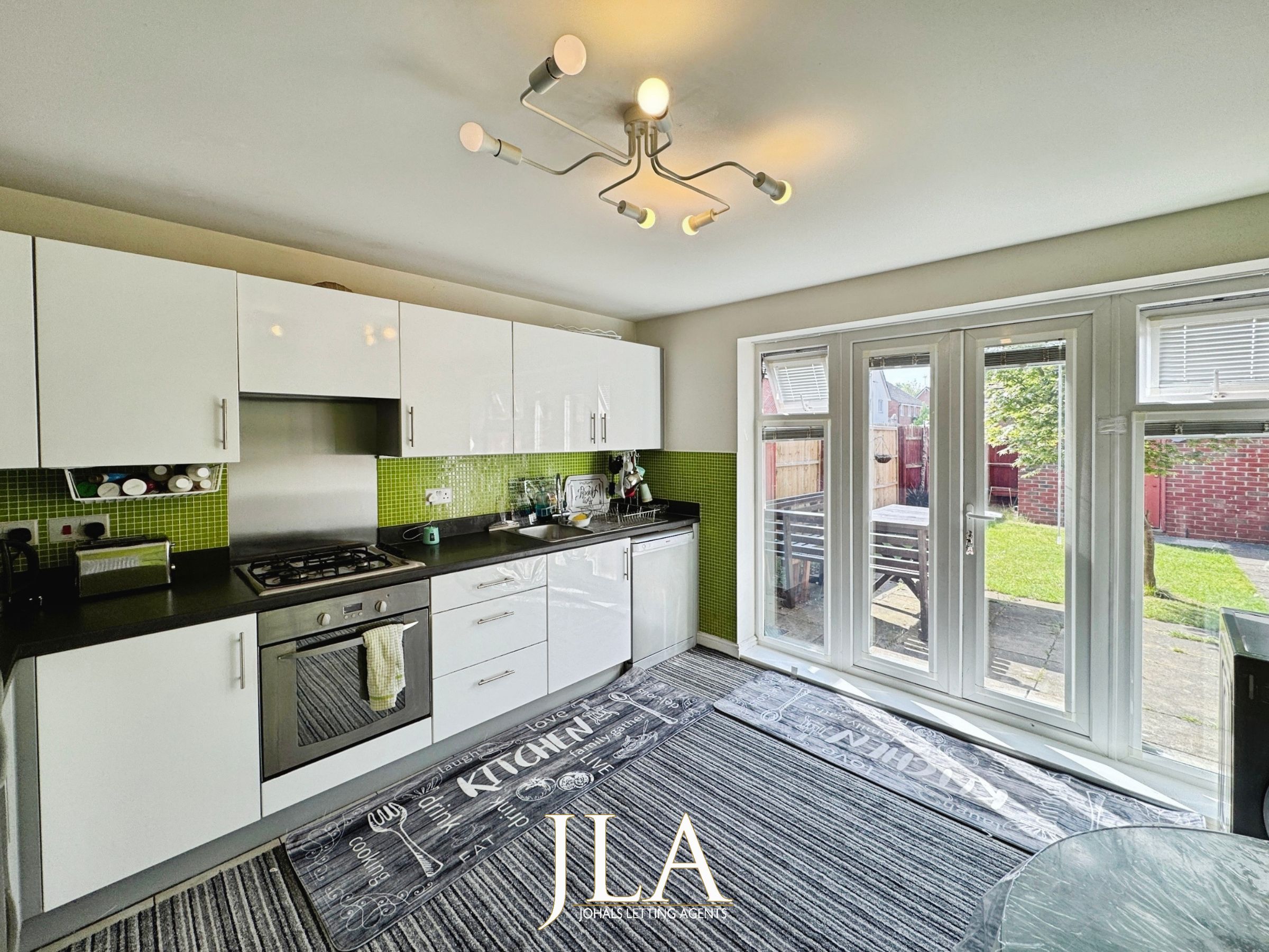 3 bed detached house to rent in Disraeli Street, Leicester 3