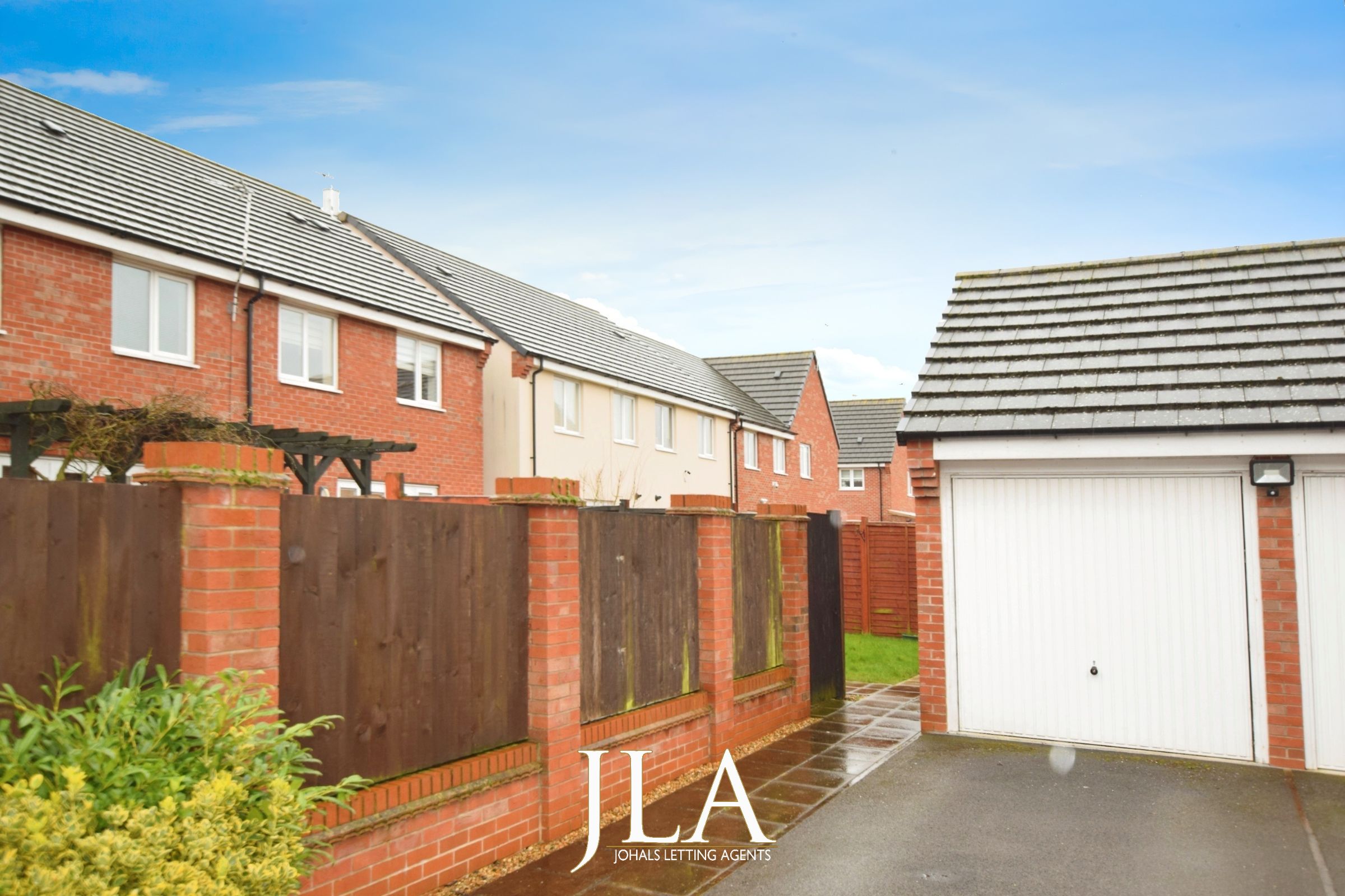 3 bed detached house to rent in Disraeli Street, Leicester 13