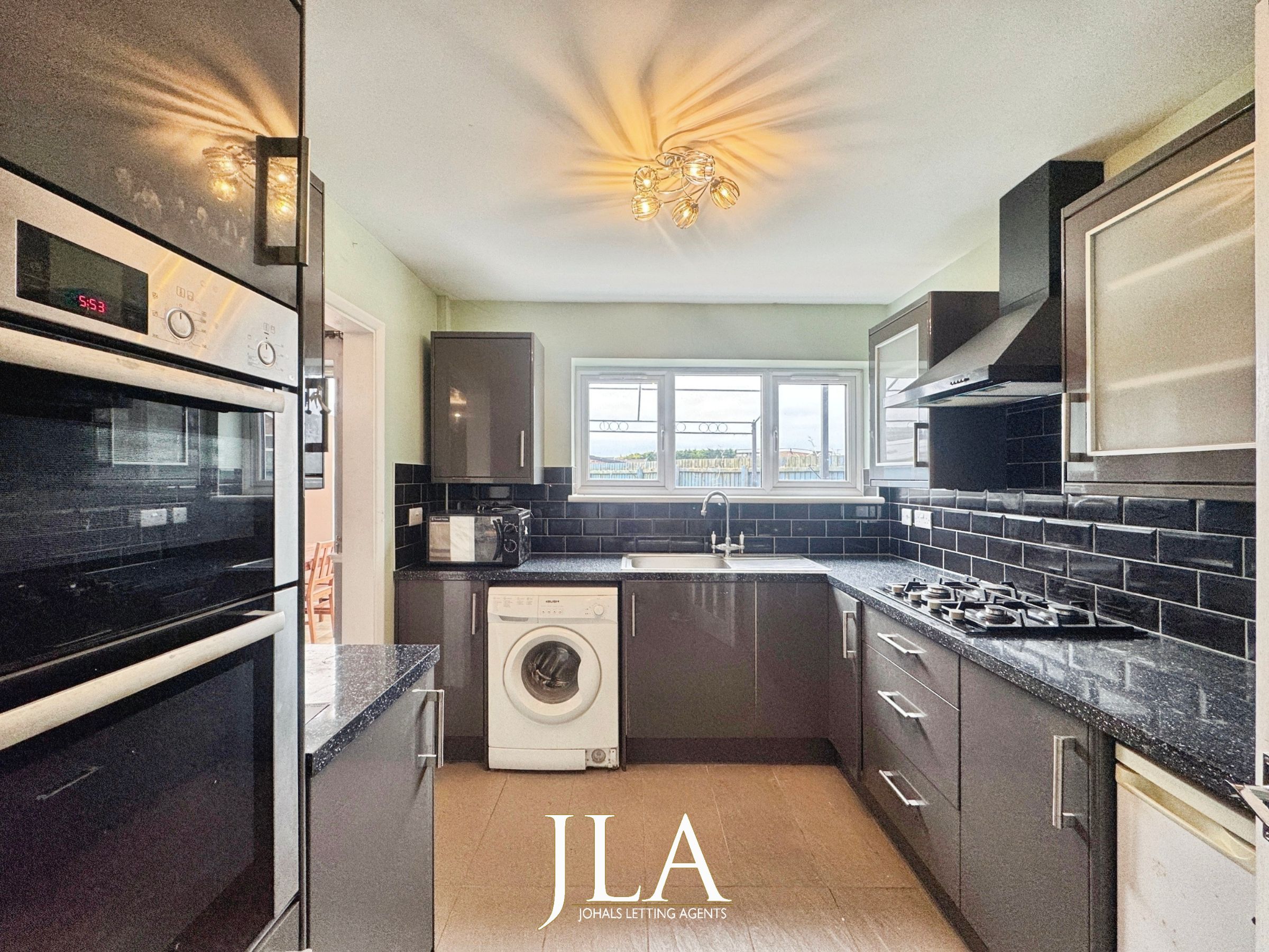 3 bed semi-detached house to rent in Gloucester Crescent, Wigston 1