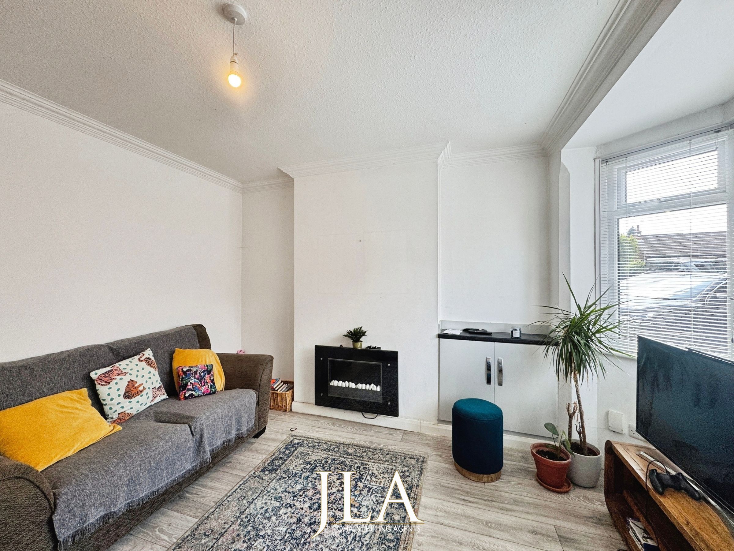 2 bed detached house to rent in West Street, Leicester  - Property Image 2