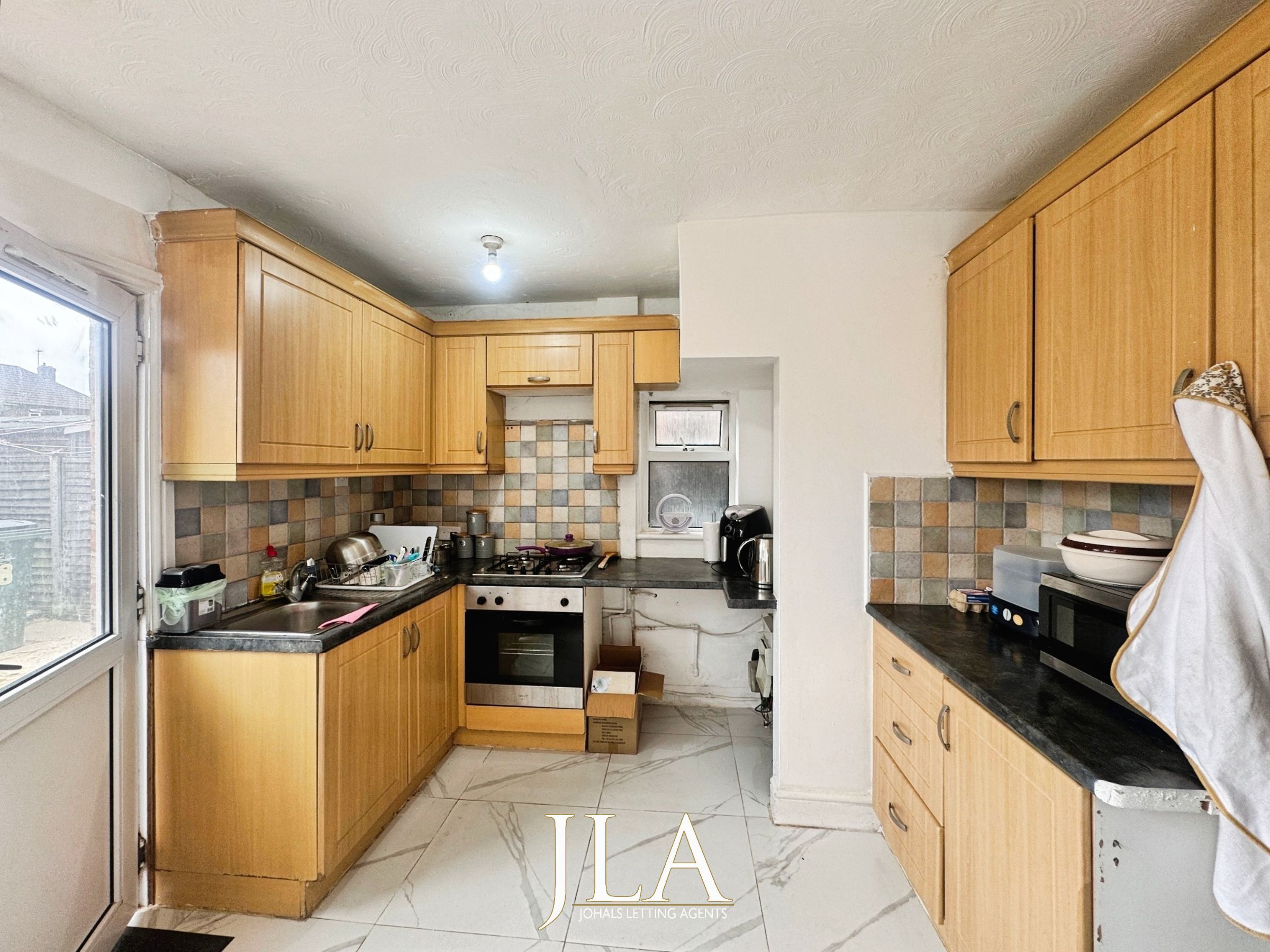 3 bed semi-detached house to rent in Ravenhurst Road, Leicester 2