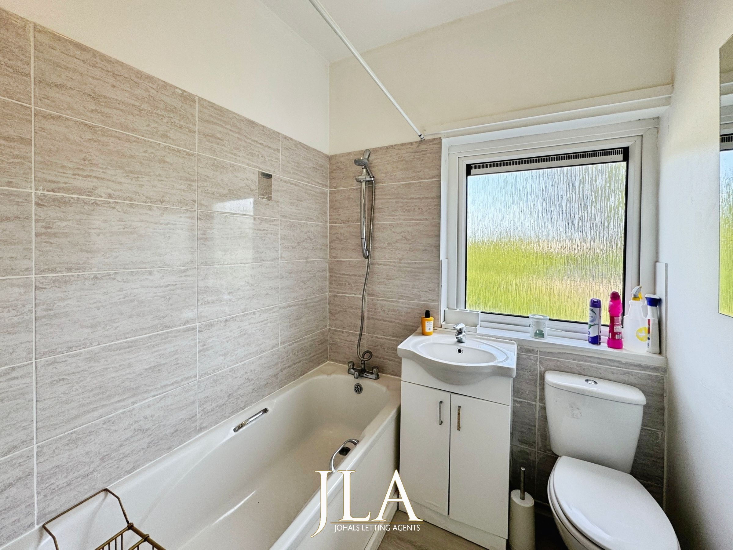 2 bed flat to rent in Bloomfield Road, Leicester 9