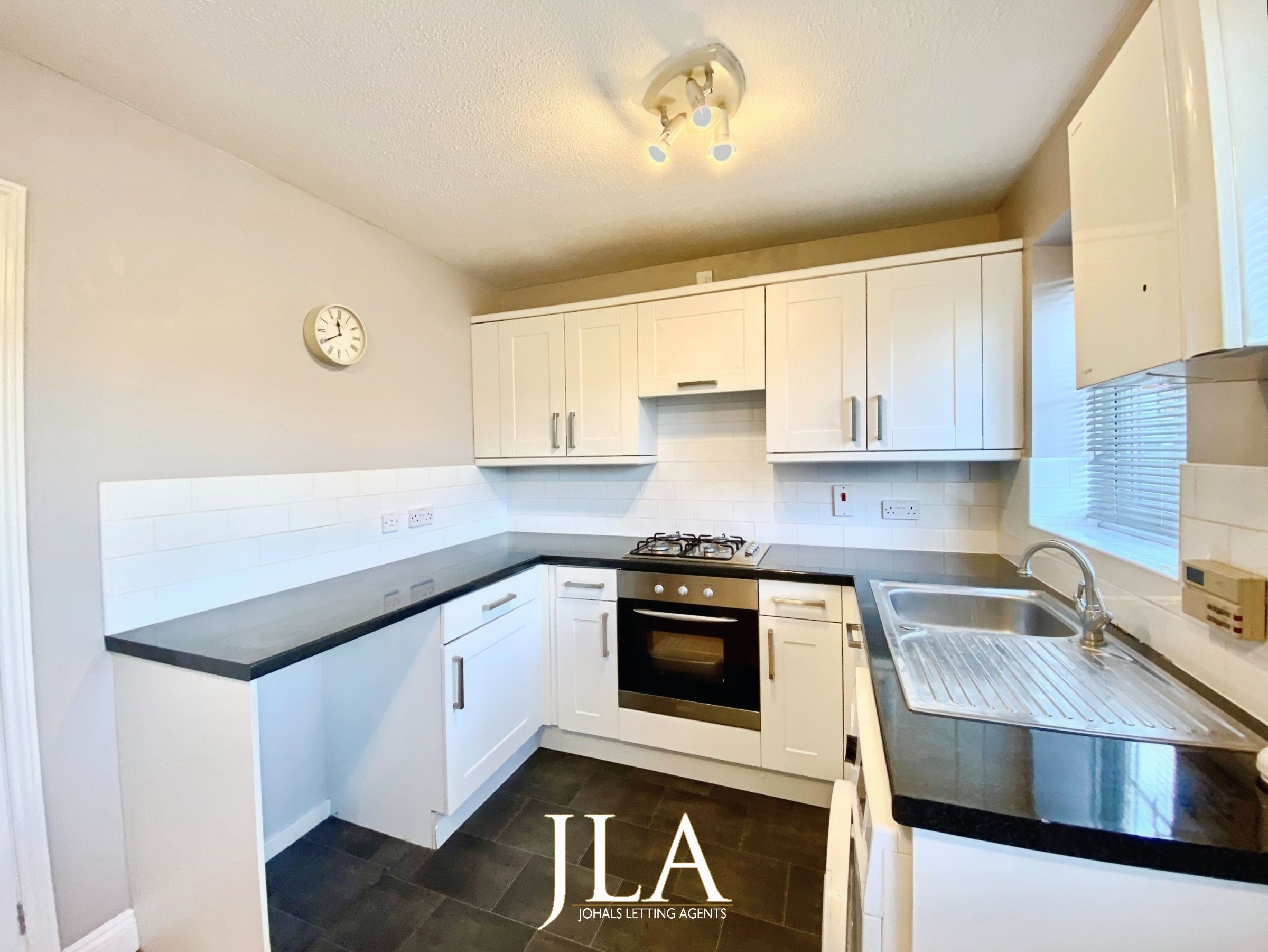 2 bed semi-detached house to rent in Grimston Close, Leicester 1